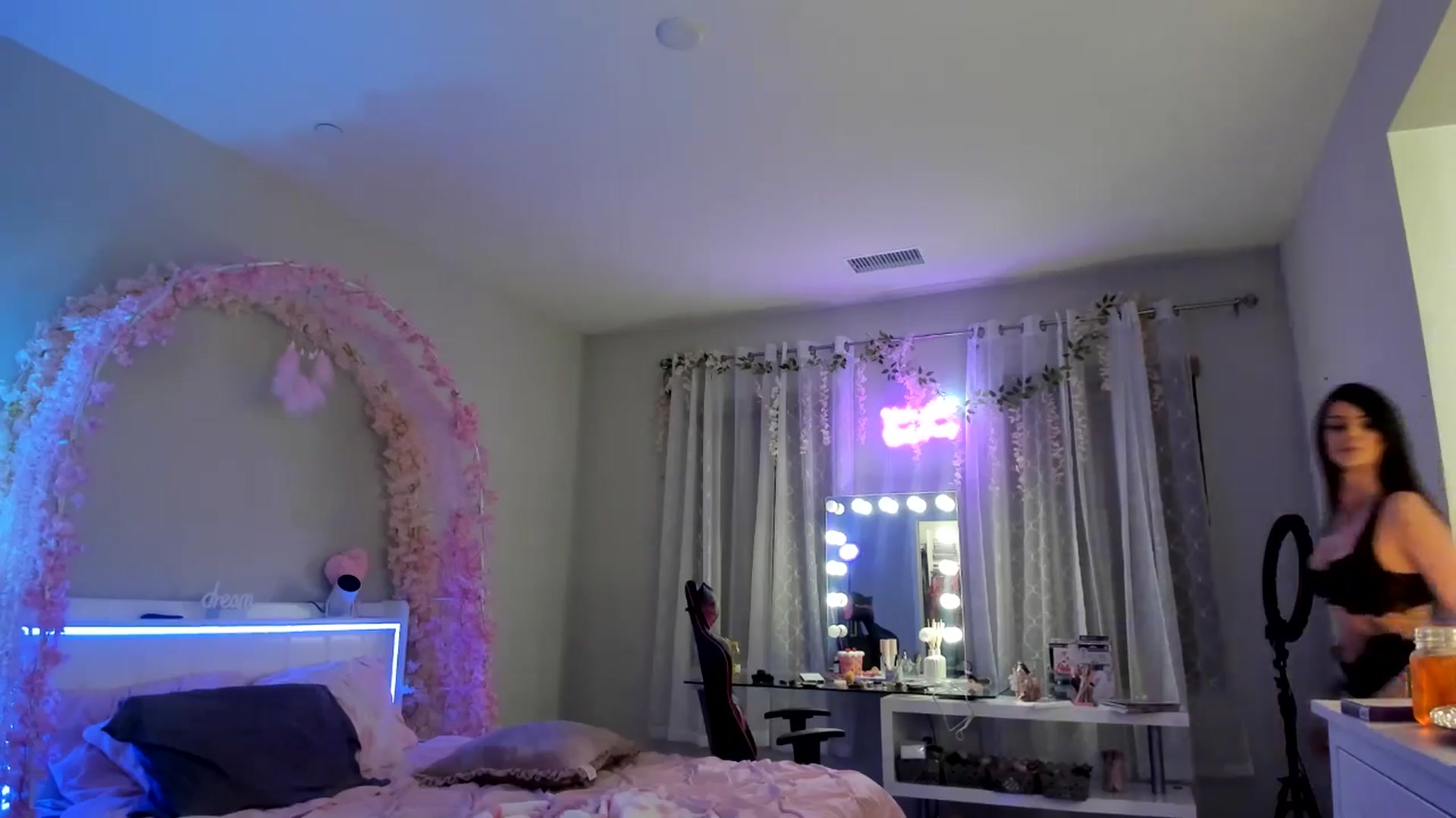 Gallery image thumbnail from BrinaNellie_'s myfreecams stream on, 02/09/2025, 06:37 image 9 of 20