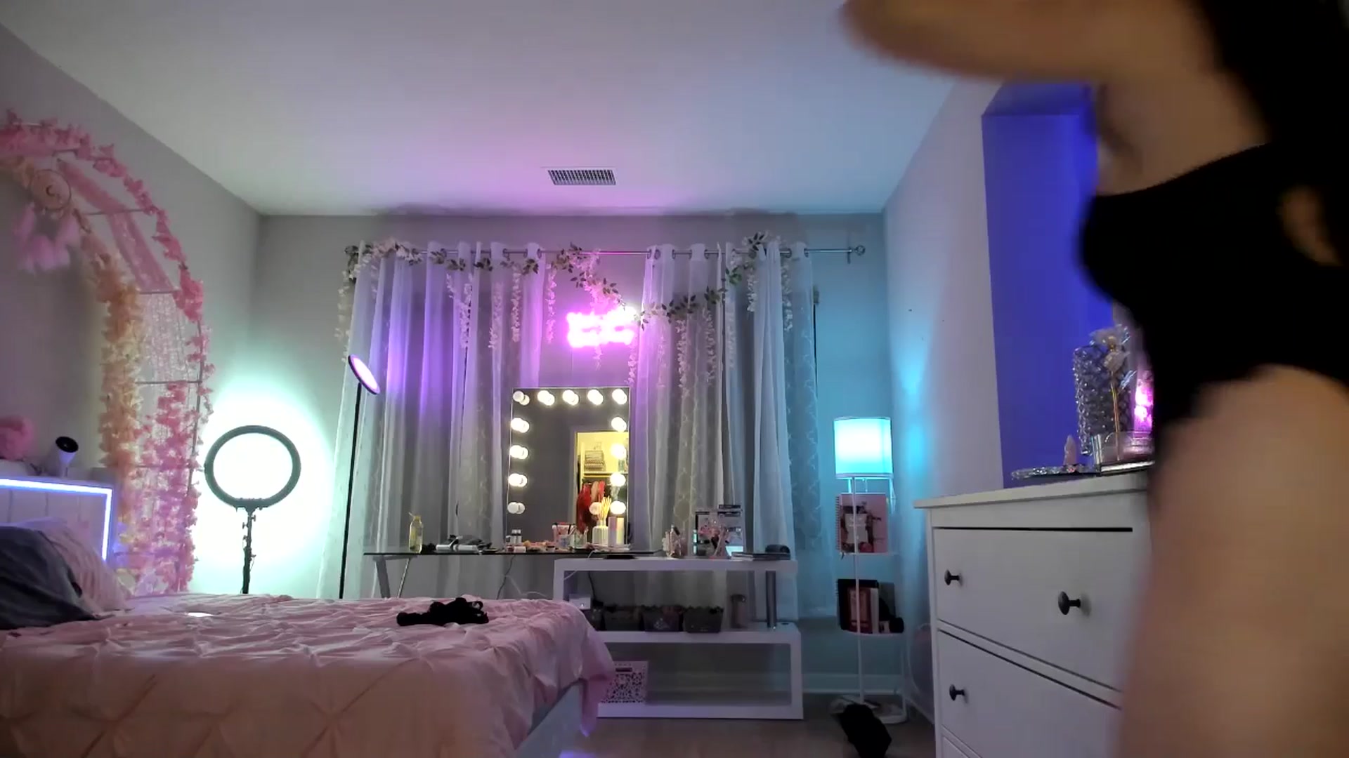 Gallery image thumbnail from BrinaNellie_'s myfreecams stream on, 02/09/2025, 12:19 image 10 of 20