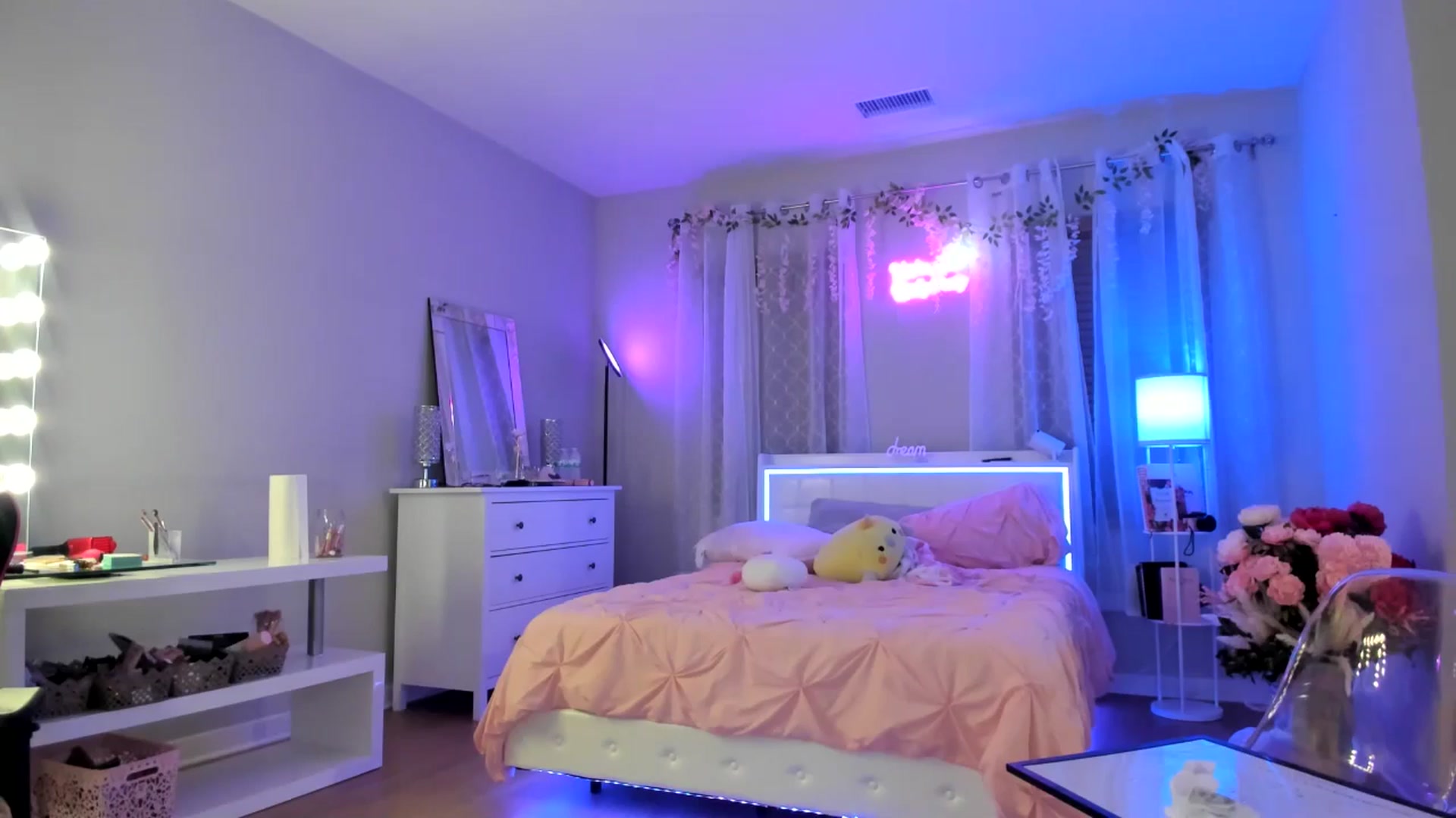 Gallery image thumbnail from BrinaNellie_'s myfreecams stream on, 02/16/2025, 07:29 image 10 of 20