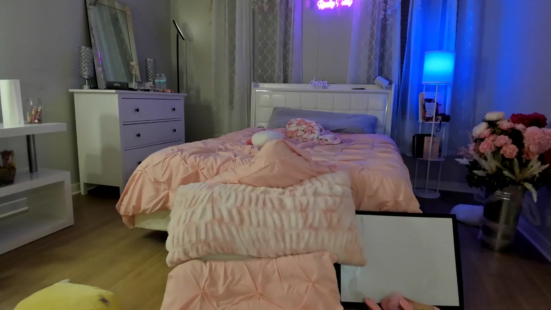 Gallery image thumbnail from BrinaNellie_'s myfreecams stream on, 02/16/2025, 10:44 image 12 of 20