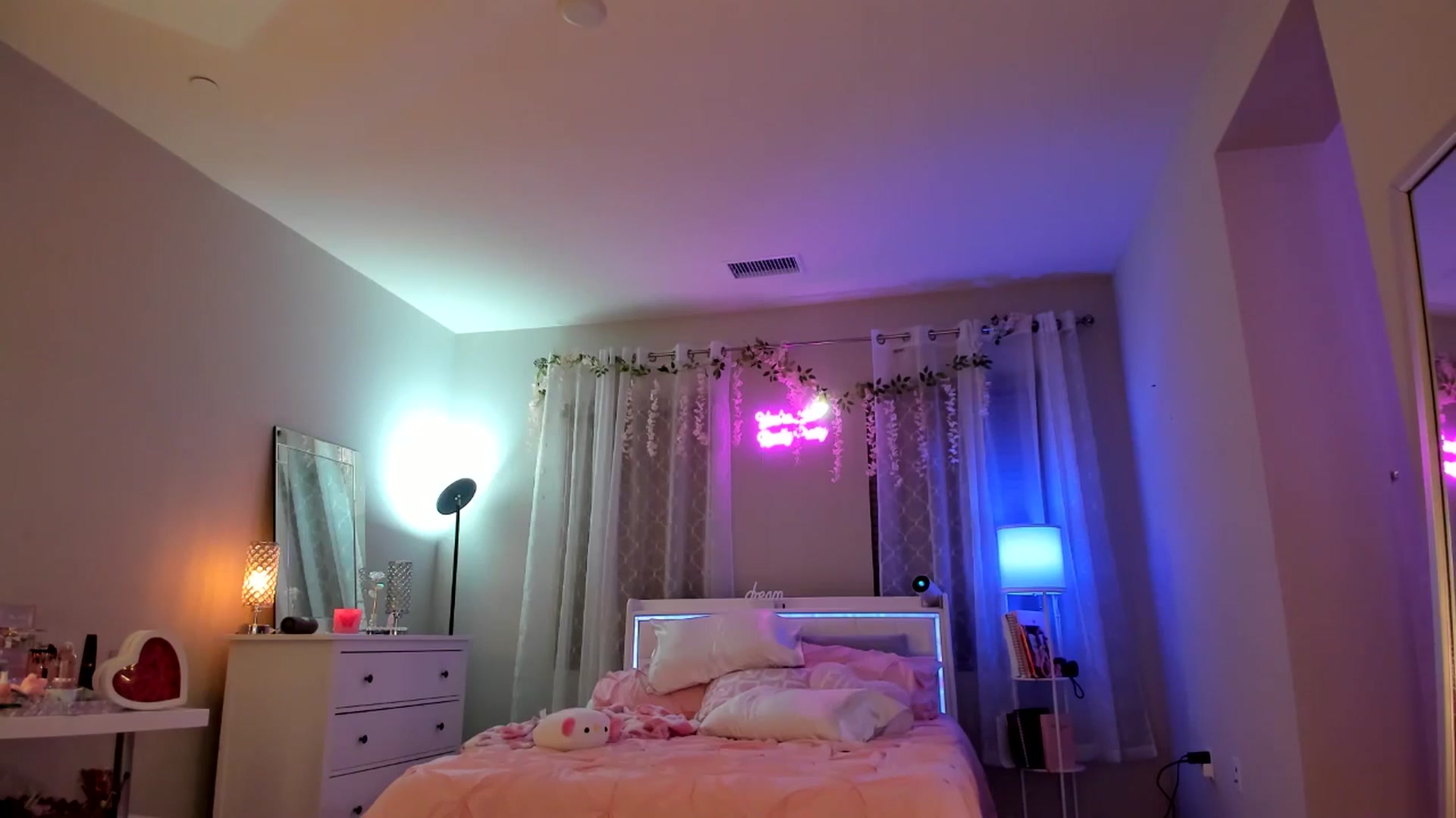 Gallery image thumbnail from BrinaNellie_'s myfreecams stream on, 02/25/2025, 05:17 image 17 of 20