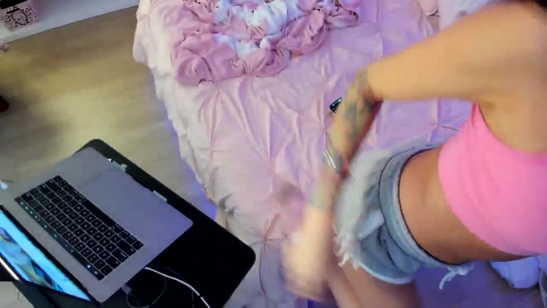 Gallery image thumbnail from BrinaNellie_'s myfreecams stream on, 02/27/2025, 04:10 image 14 of 20