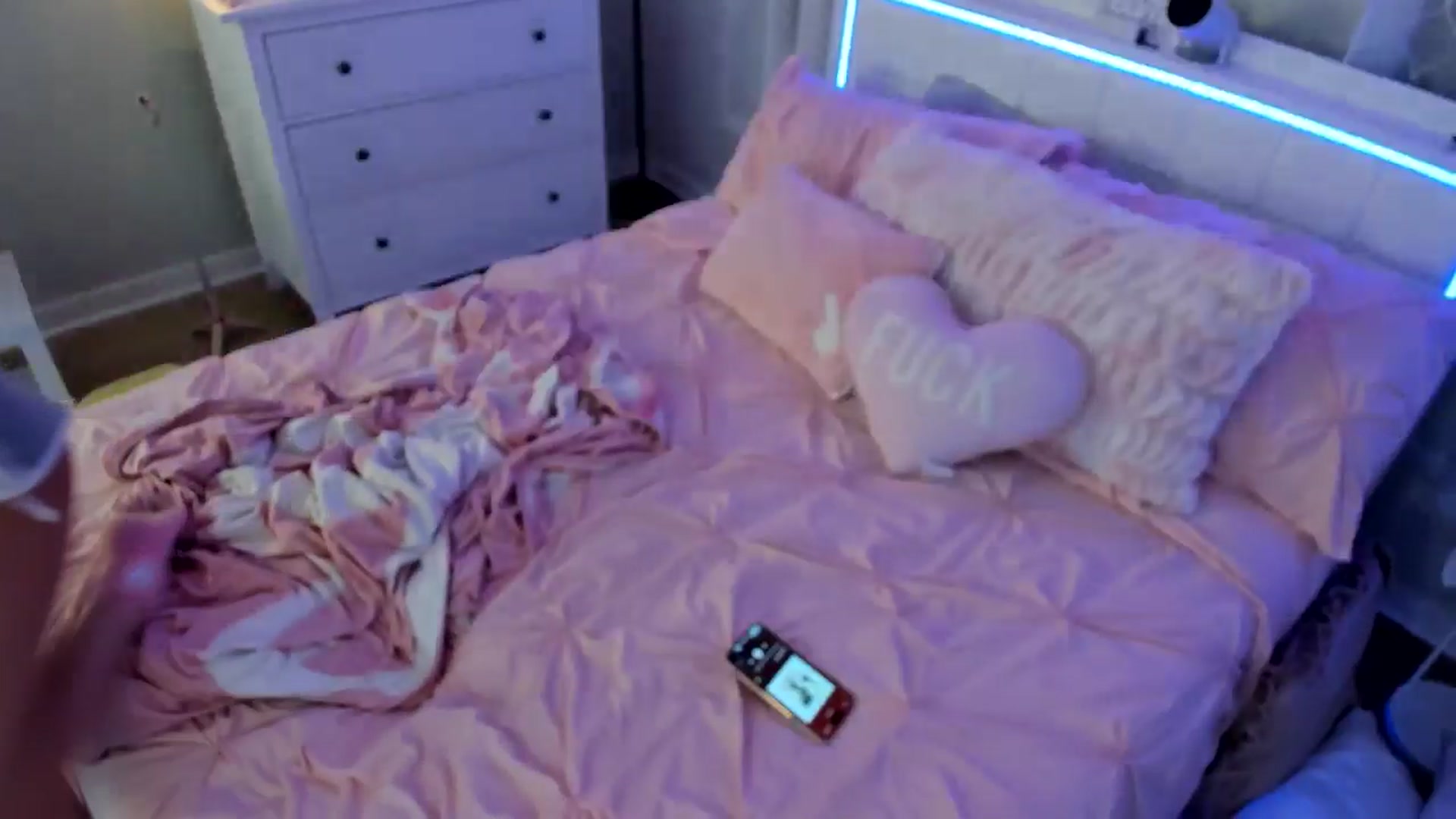 Gallery image thumbnail from BrinaNellie_'s myfreecams stream on, 02/27/2025, 04:10 image 16 of 20