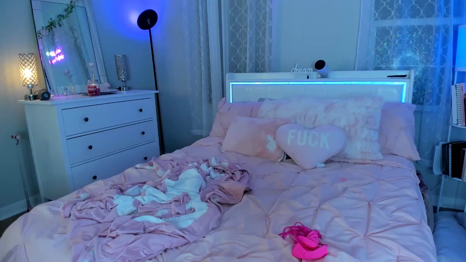 Gallery image thumbnail from BrinaNellie_'s myfreecams stream on, 02/27/2025, 04:10 image 7 of 20
