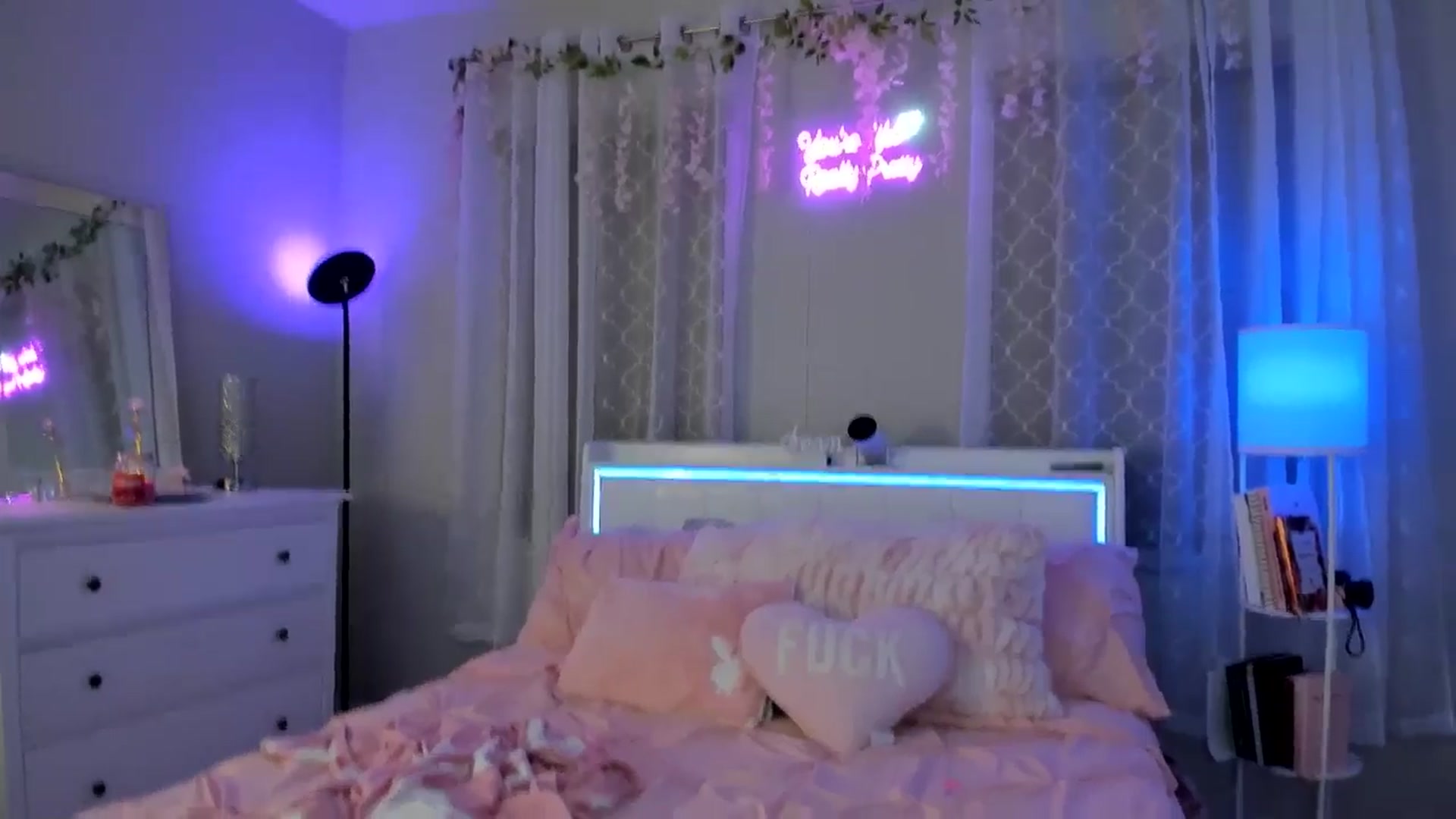 Gallery image thumbnail from BrinaNellie_'s myfreecams stream on, 02/27/2025, 04:10 image 12 of 20
