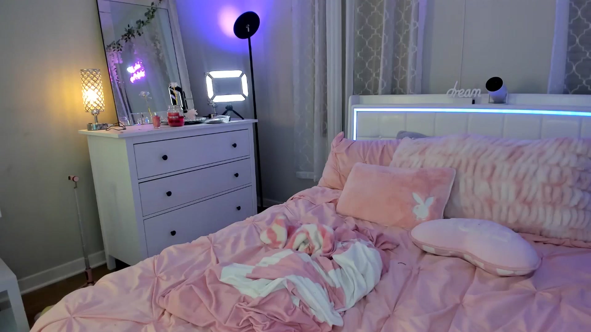 Gallery image thumbnail from BrinaNellie_'s myfreecams stream on, 02/27/2025, 07:17 image 15 of 20