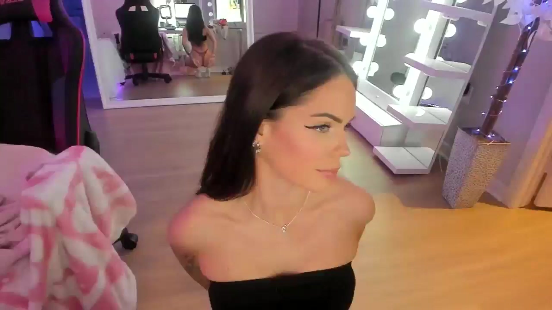 Gallery image thumbnail from BrinaNellie_'s myfreecams stream on, 03/04/2025, 06:16 image 10 of 20