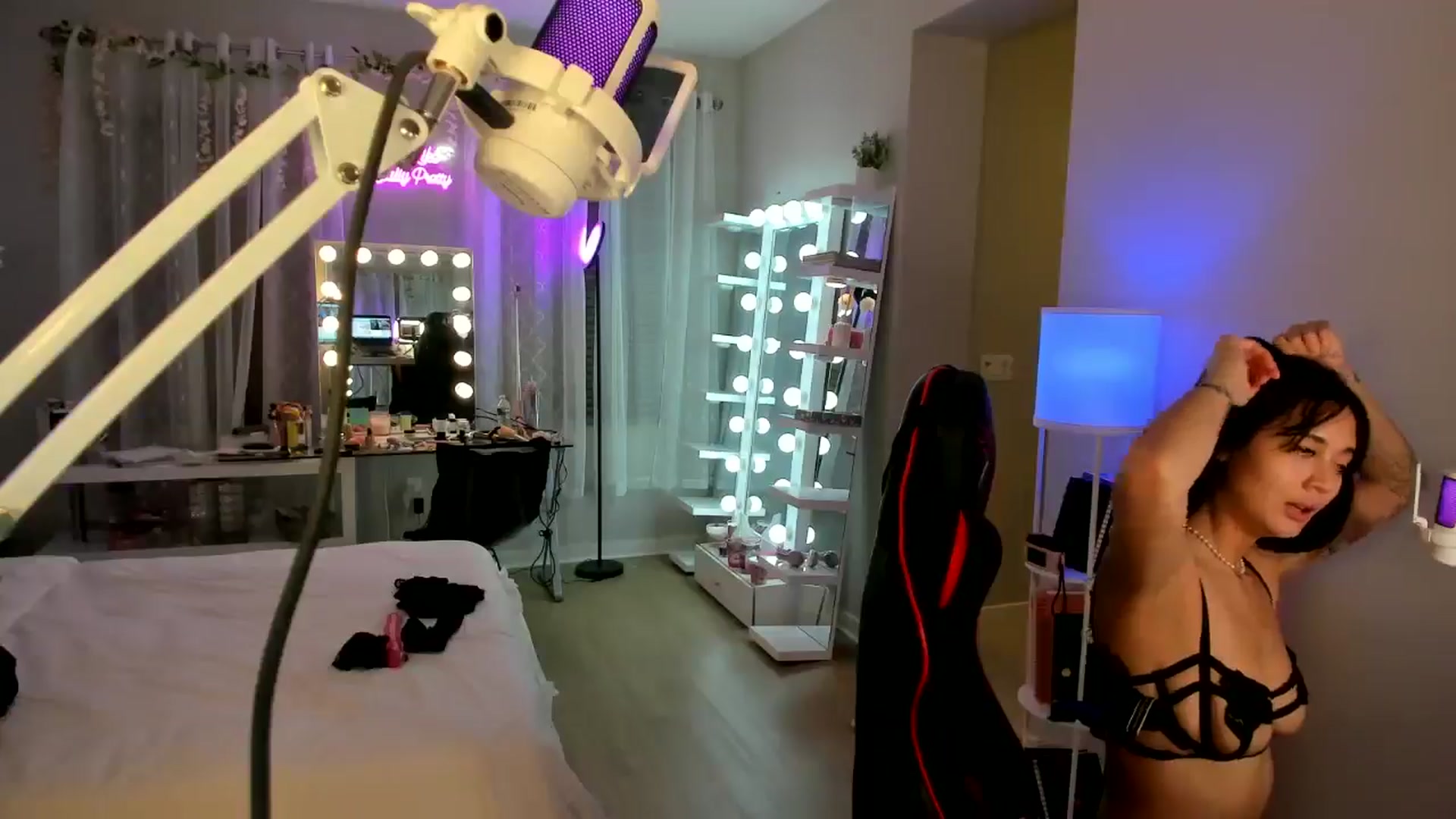 Gallery image thumbnail from BrinaNellie_'s myfreecams stream on, 04/05/2025, 05:42 image 14 of 20