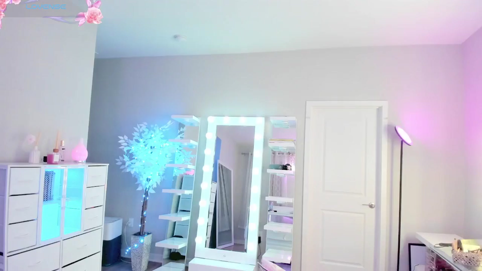 Gallery image thumbnail from BrinaNellie_'s myfreecams stream on, 05/01/2025, 11:49 image 4 of 20