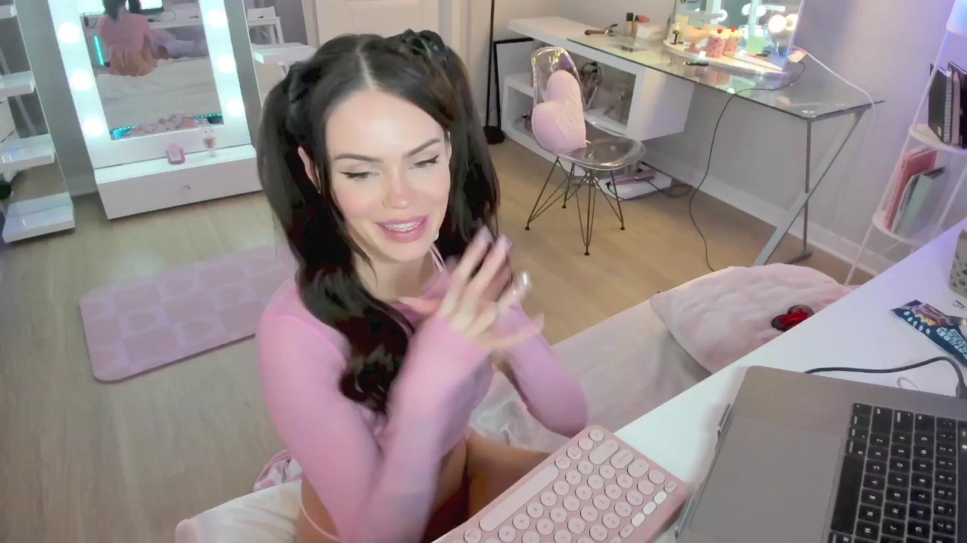 Gallery image thumbnail from BrinaNellie_'s myfreecams stream on, 05/02/2025, 07:19 image 18 of 20