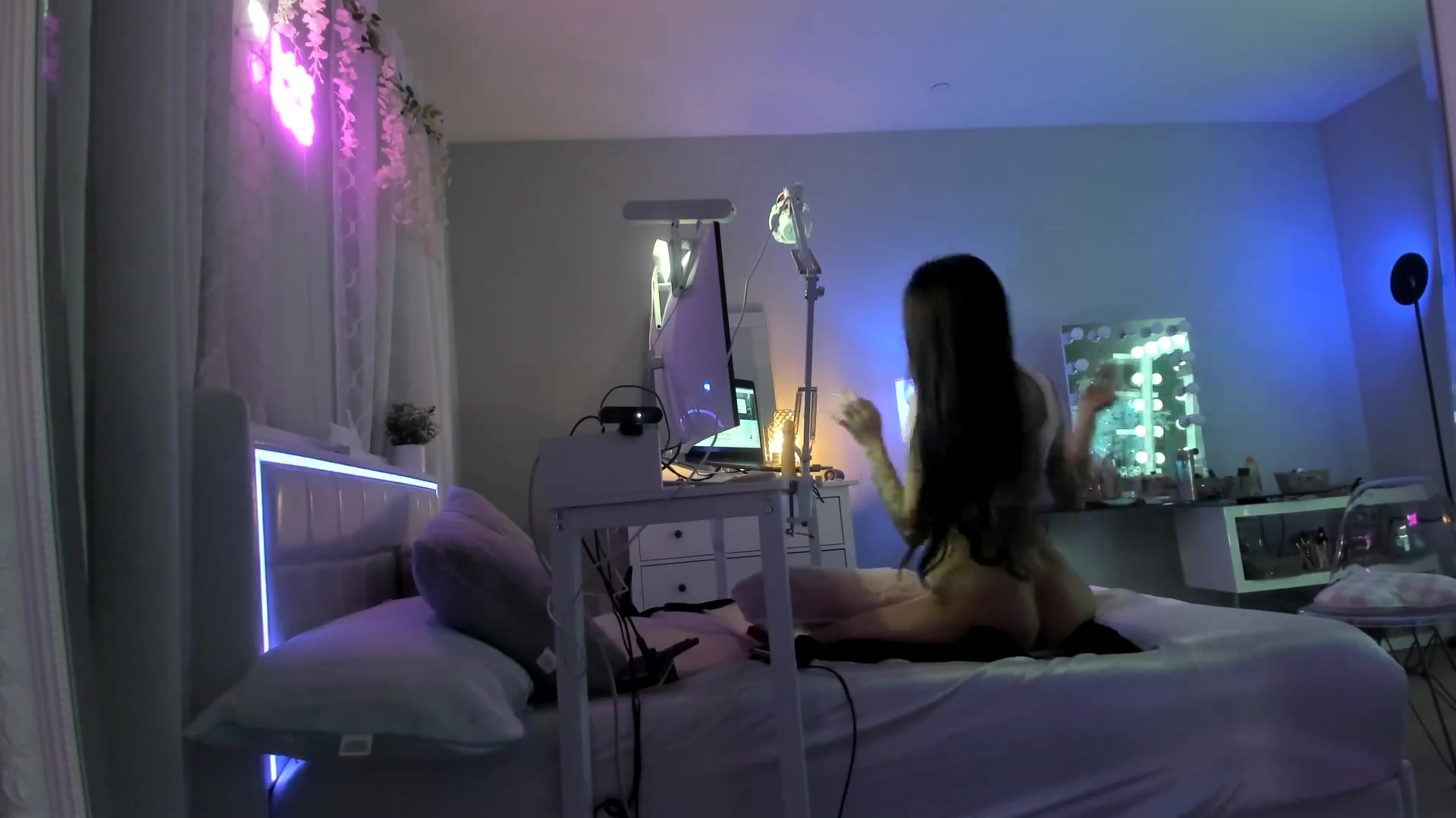 Gallery image thumbnail from BrinaNellie_'s myfreecams stream on, 05/04/2025, 10:44 image 16 of 20