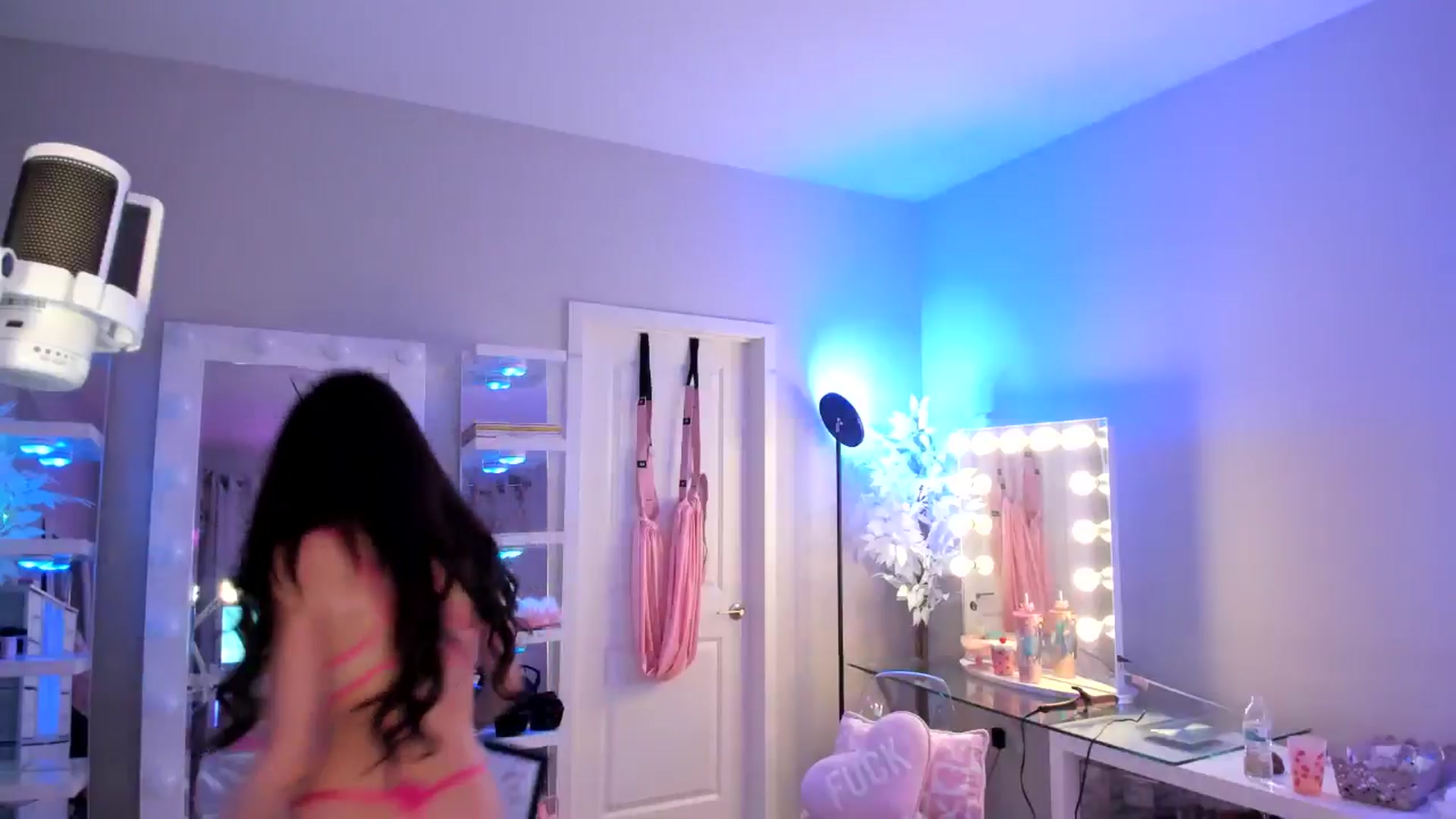 Gallery image thumbnail from BrinaNellie_'s myfreecams stream on, 05/06/2025, 10:55 image 5 of 20