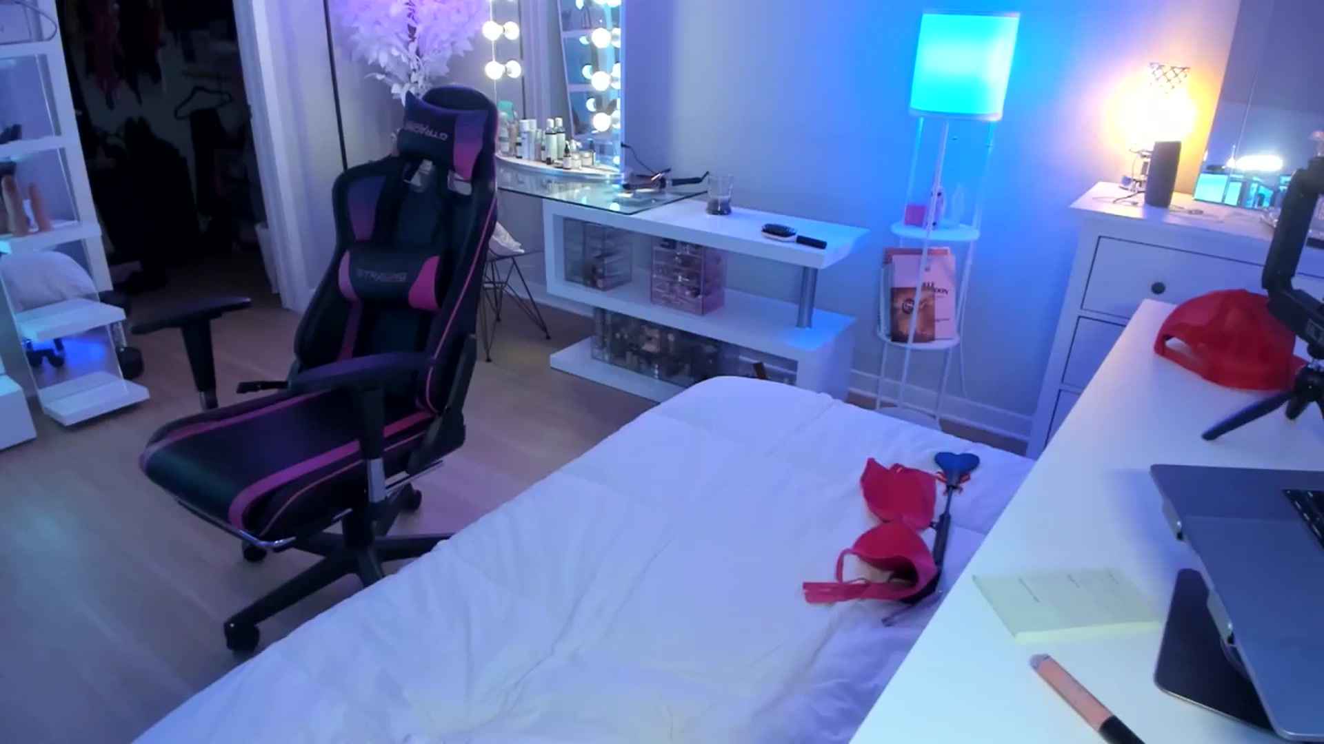 Gallery image thumbnail from BrinaNellie_'s myfreecams stream on, 06/02/2025, 06:49 image 14 of 20