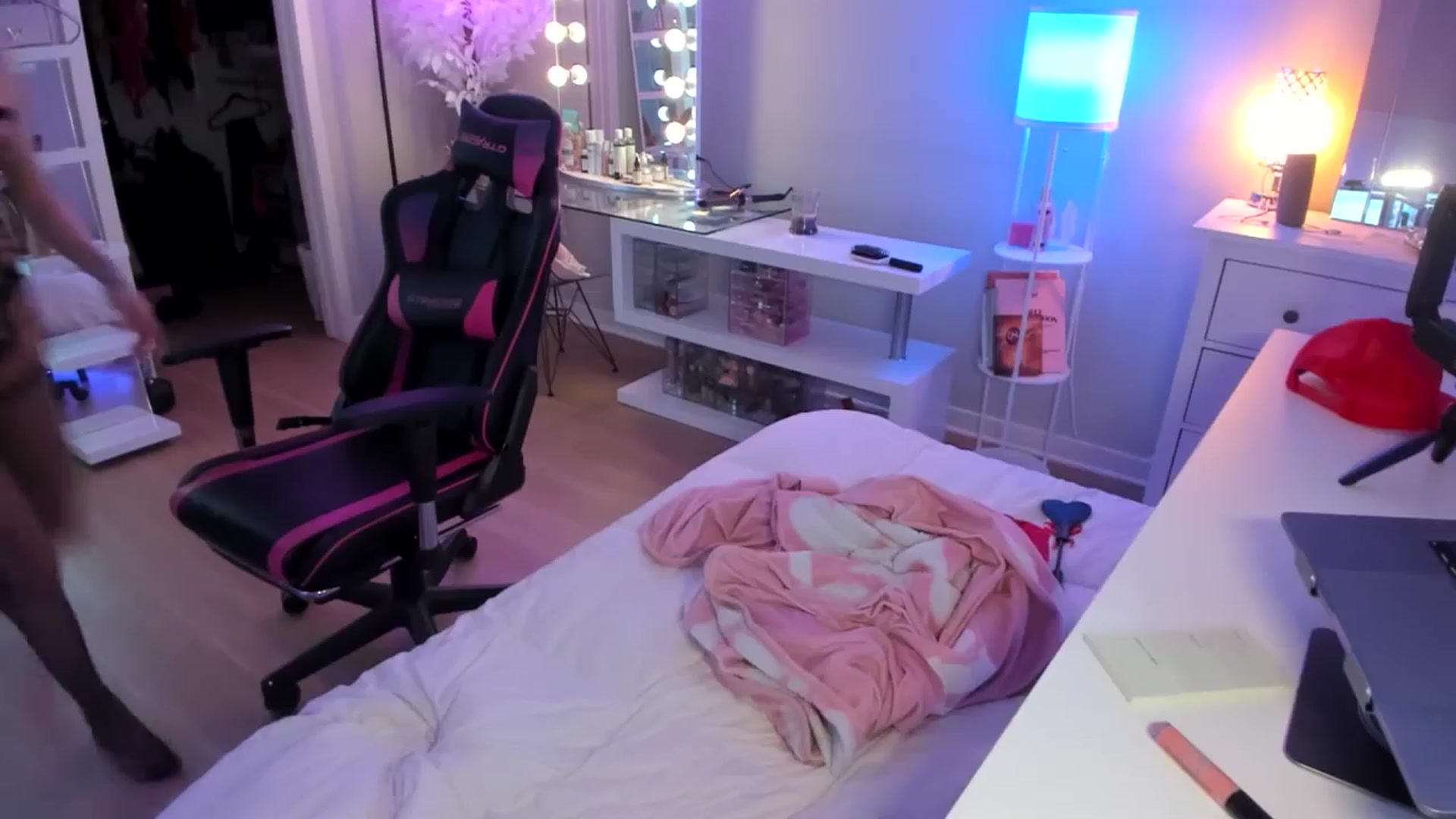 Gallery image thumbnail from BrinaNellie_'s myfreecams stream on, 06/02/2025, 06:49 image 16 of 20