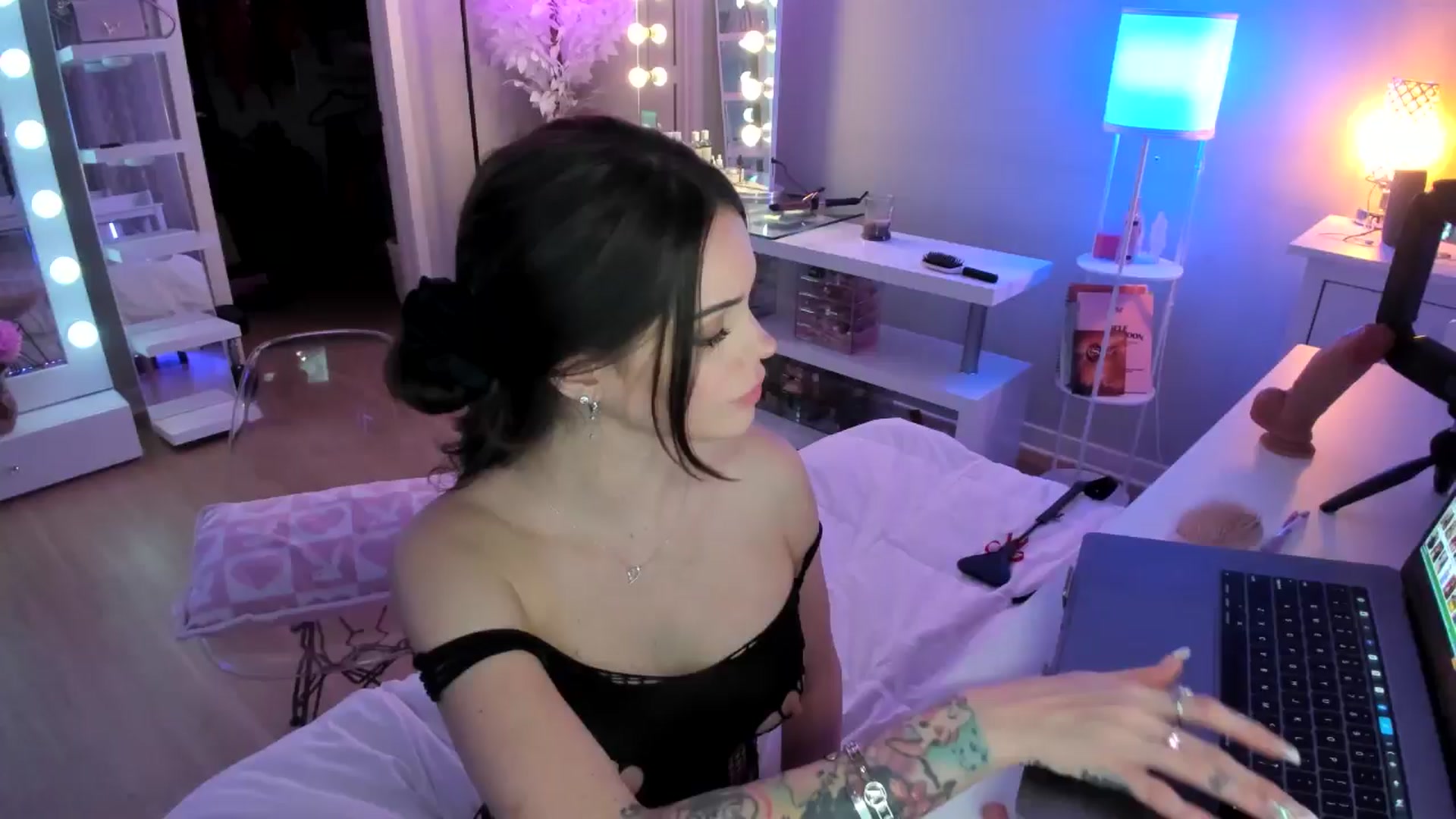Gallery image thumbnail from BrinaNellie_'s myfreecams stream on, 06/02/2025, 09:06 image 11 of 20