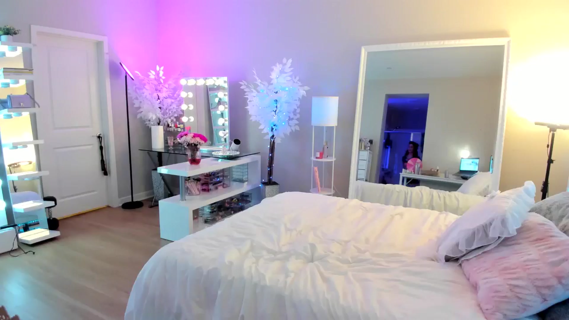 Gallery image thumbnail from BrinaNellie_'s myfreecams stream on, 06/09/2025, 06:26 image 10 of 20