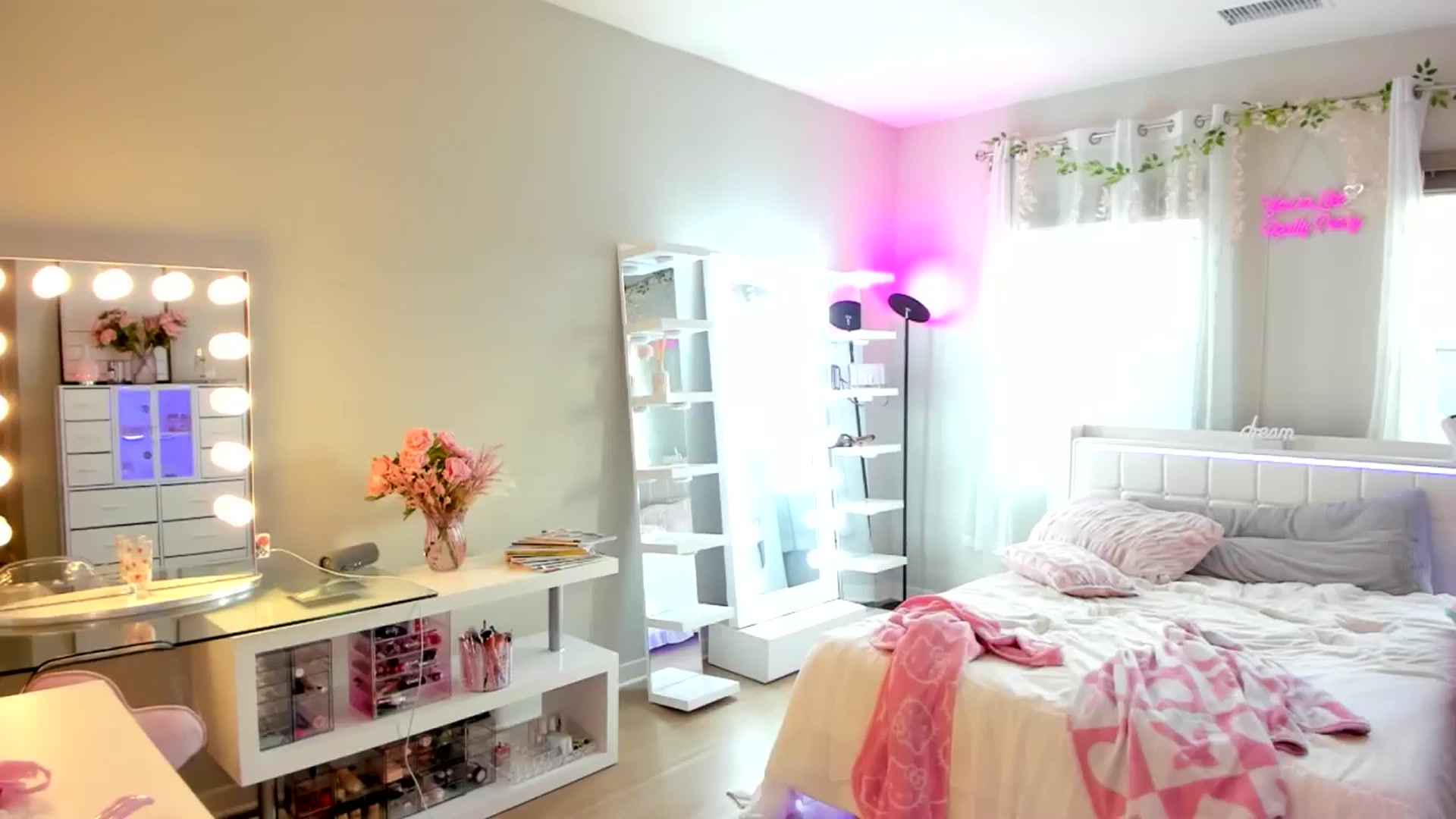 Gallery image thumbnail from BrinaNellie_'s myfreecams stream on, 06/25/2025, 07:34 image 3 of 20
