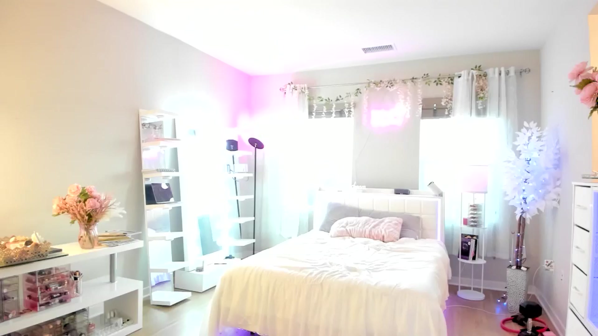 Gallery image thumbnail from BrinaNellie_'s myfreecams stream on, 06/28/2025, 04:53 image 7 of 20