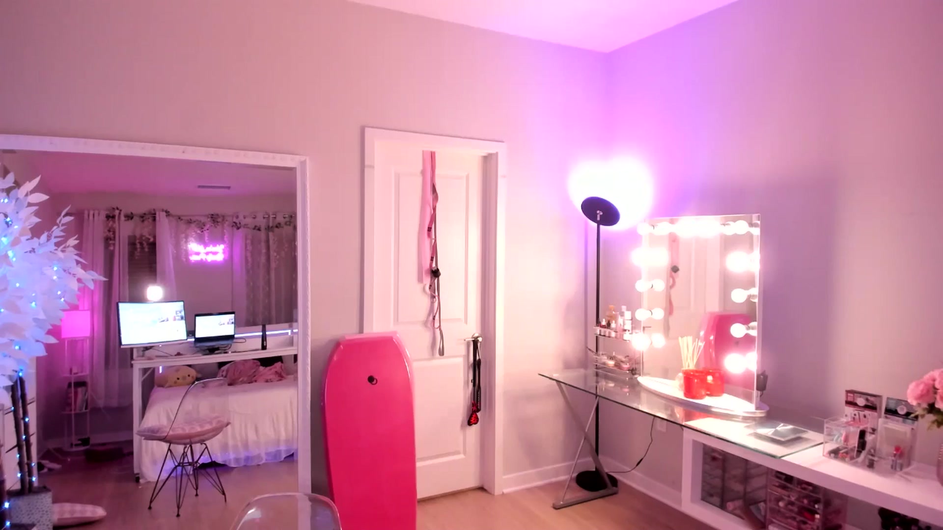 Gallery image thumbnail from BrinaNellie_'s myfreecams stream on, 09/07/2025, 06:32 image 3 of 20