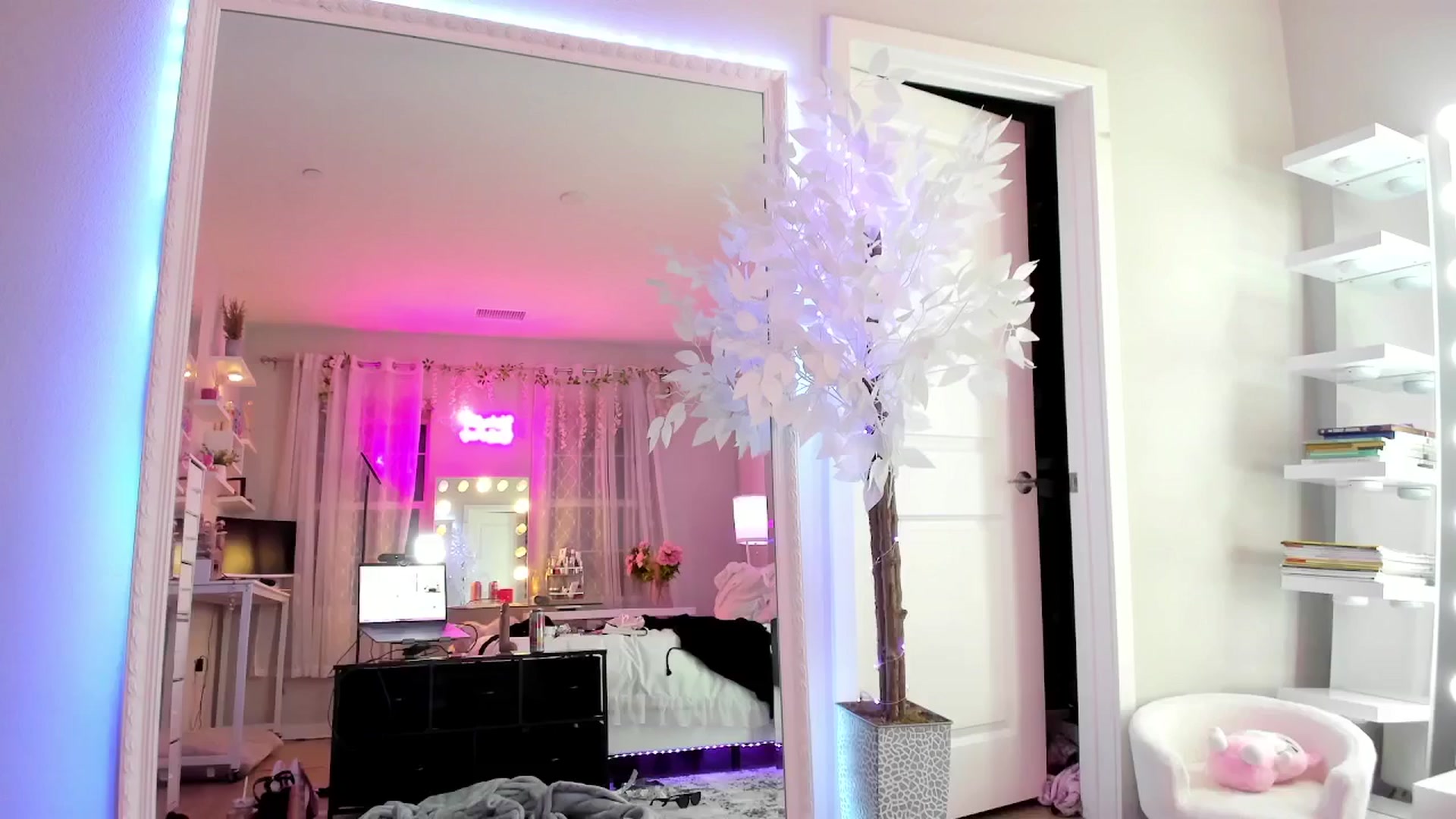 Gallery image thumbnail from BrinaNellie_'s myfreecams stream on, 11/13/2025, 05:45 image 18 of 20