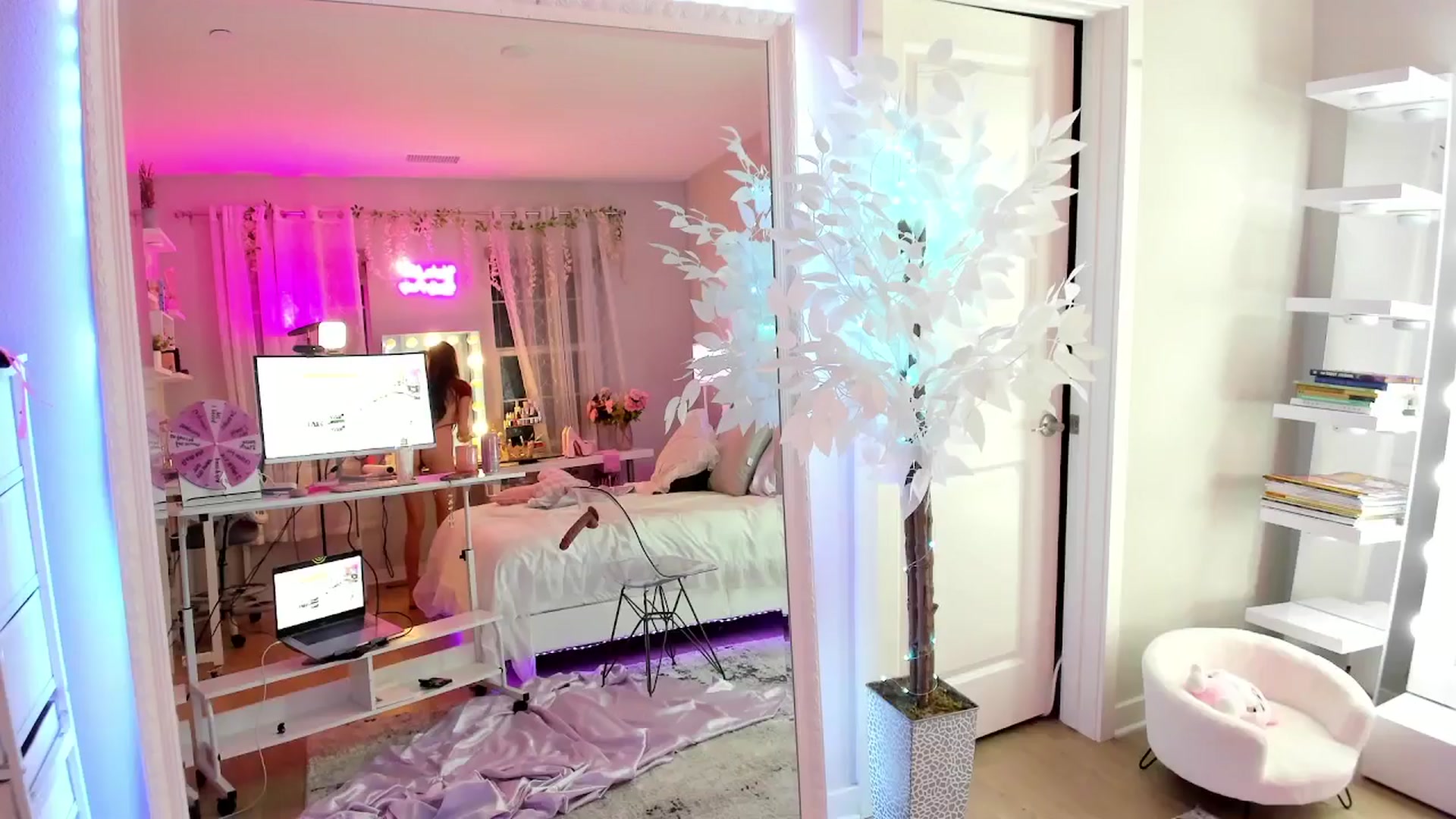 Gallery image thumbnail from BrinaNellie_'s myfreecams stream on, 11/16/2025, 03:41 image 11 of 20