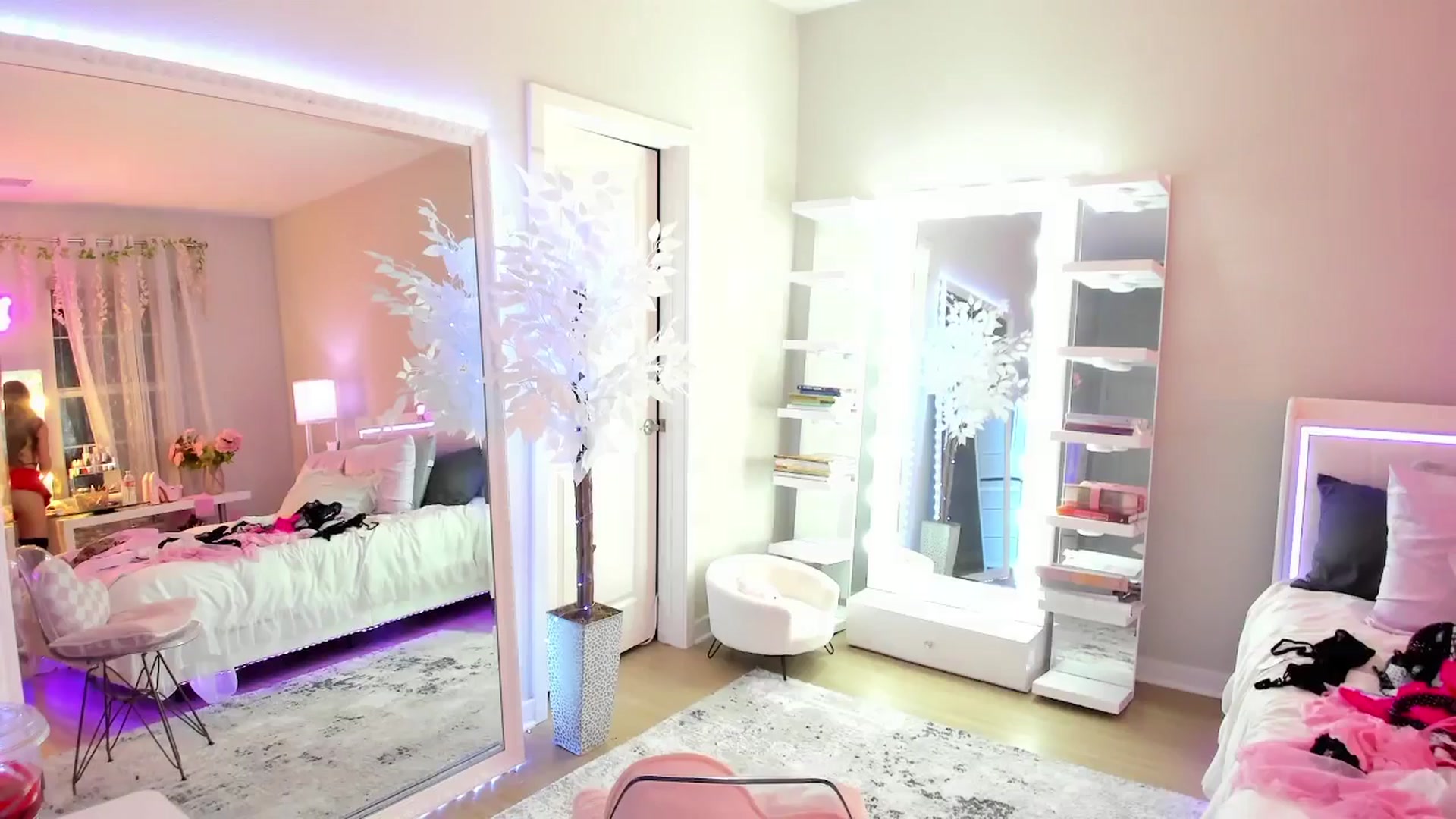 Gallery image thumbnail from BrinaNellie_'s myfreecams stream on, 11/17/2025, 05:05 image 6 of 20