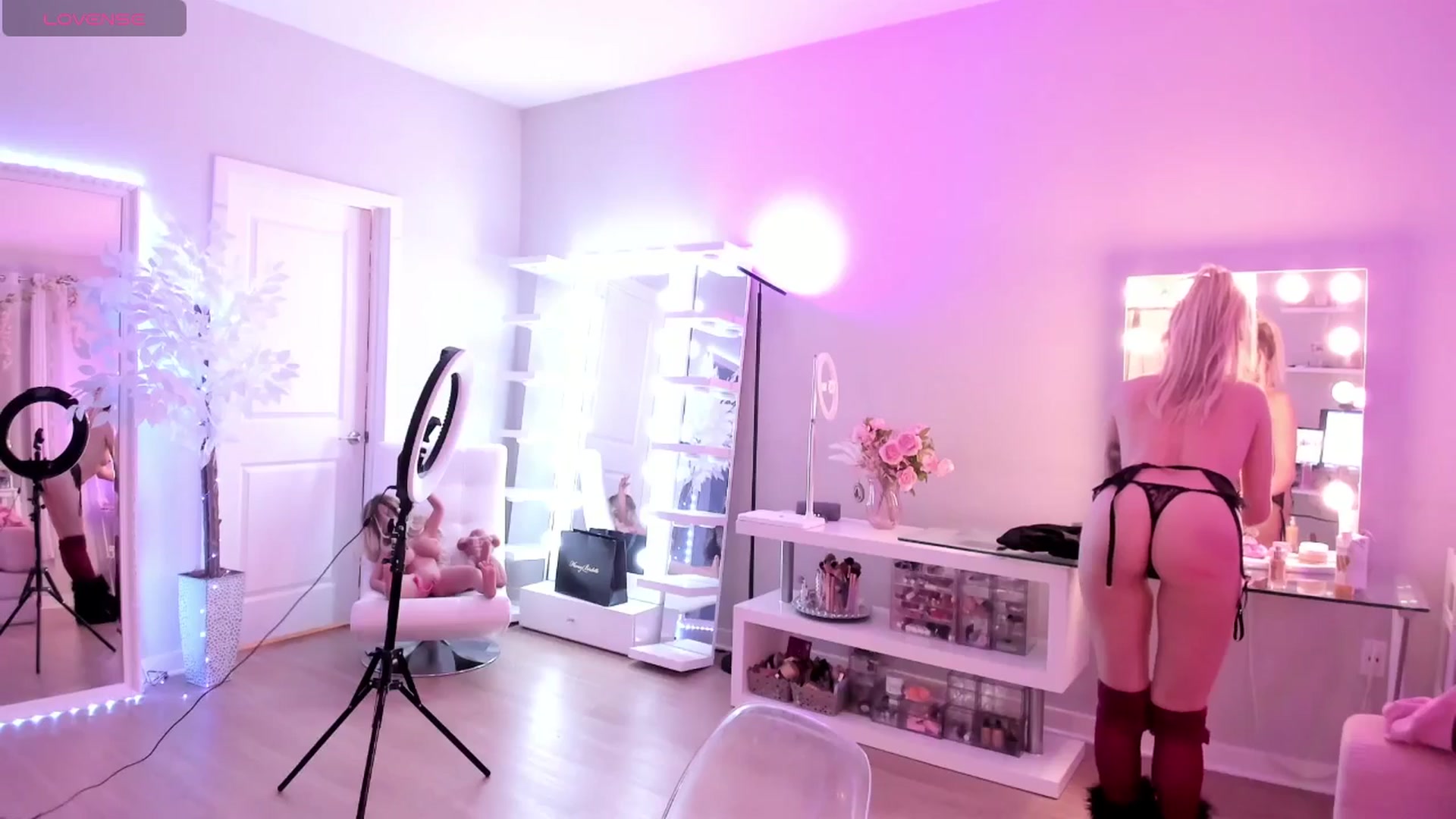 Gallery image thumbnail from BrinaNellie_'s myfreecams stream on, 12/23/2025, 11:16 image 17 of 20