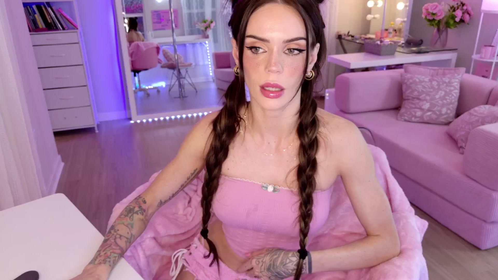 Gallery image thumbnail from BrinaNellie_'s myfreecams stream on, 04/16/2026, 06:03 image 2 of 20