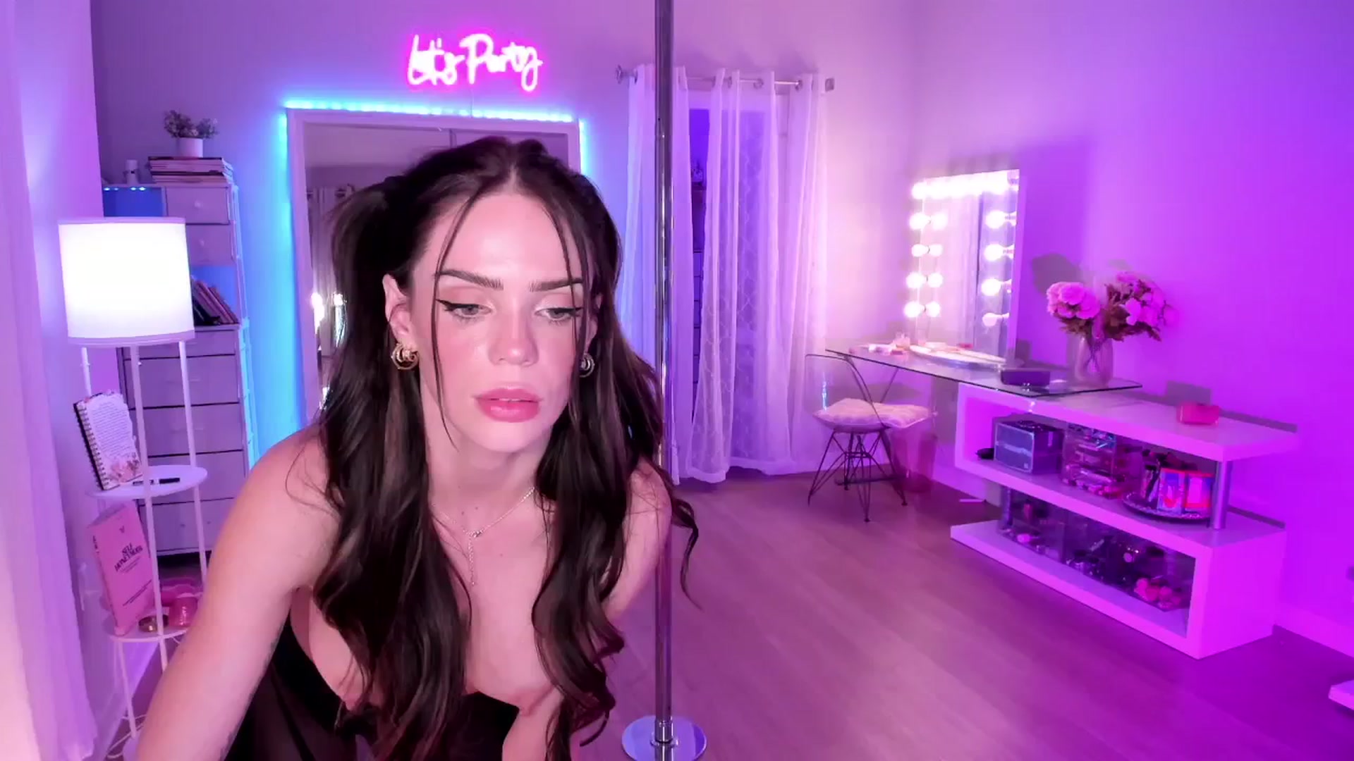 Gallery image thumbnail from BrinaNellie_'s myfreecams stream on, 04/18/2026, 08:00 image 20 of 20