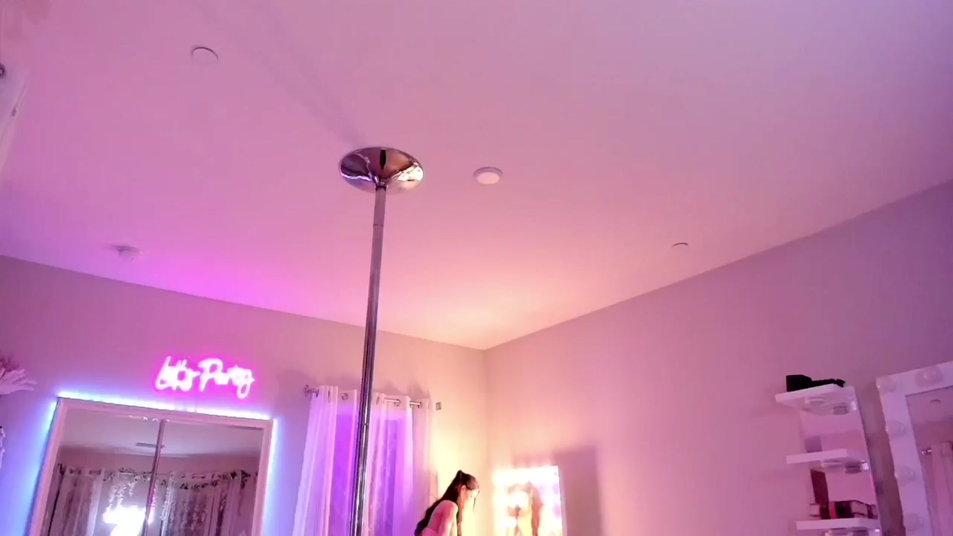 Gallery image thumbnail from BrinaNellie_'s myfreecams stream on, 04/19/2026, 06:55 image 1 of 20