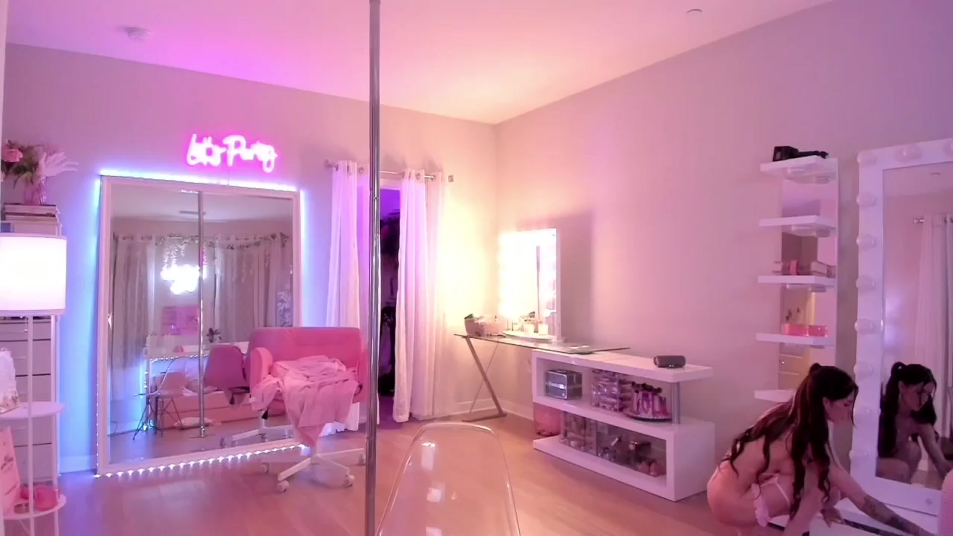 Gallery image thumbnail from BrinaNellie_'s myfreecams stream on, 04/19/2026, 06:55 image 13 of 20
