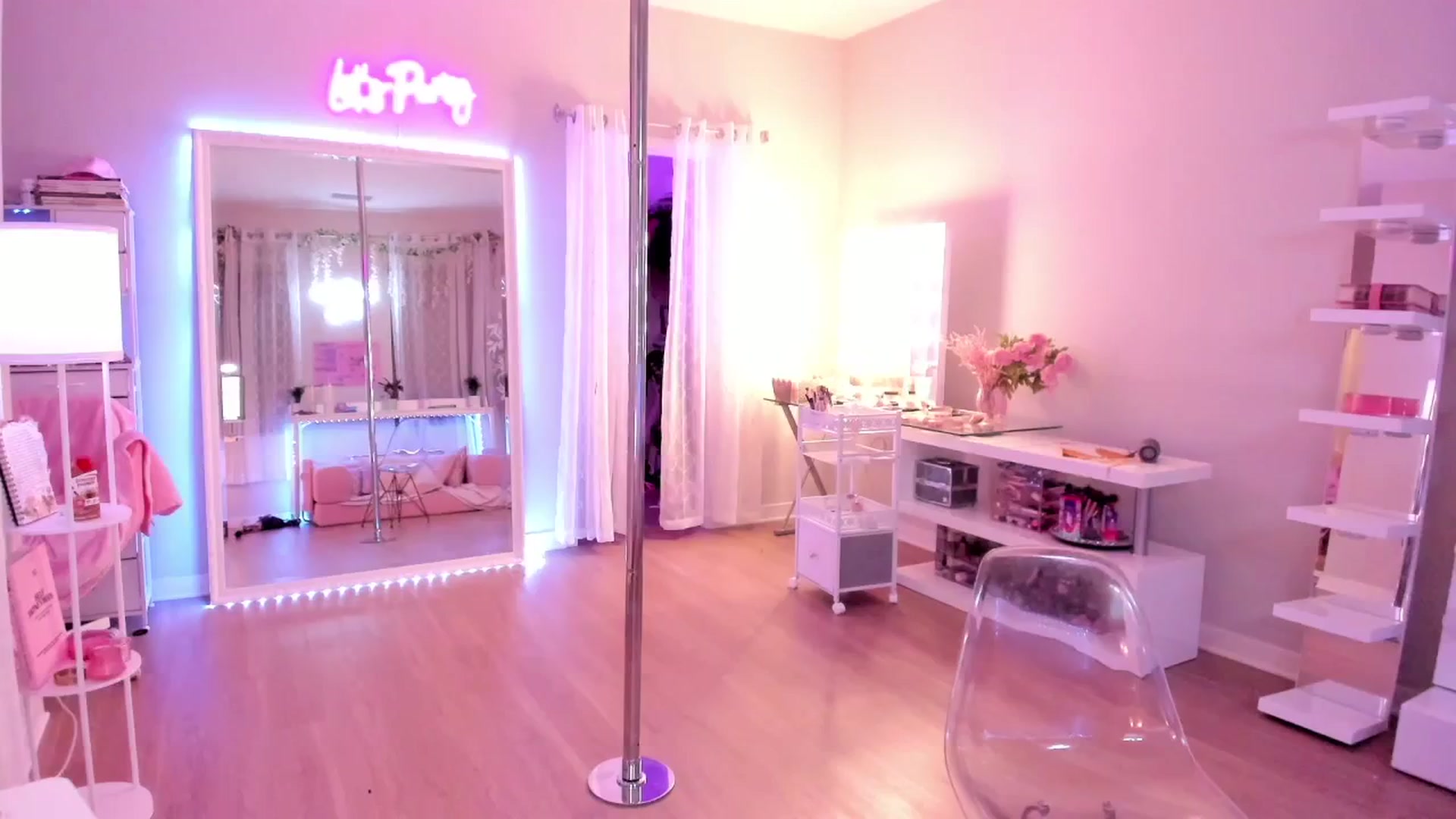 Gallery image thumbnail from BrinaNellie_'s myfreecams stream on, 04/20/2026, 05:38 image 20 of 20