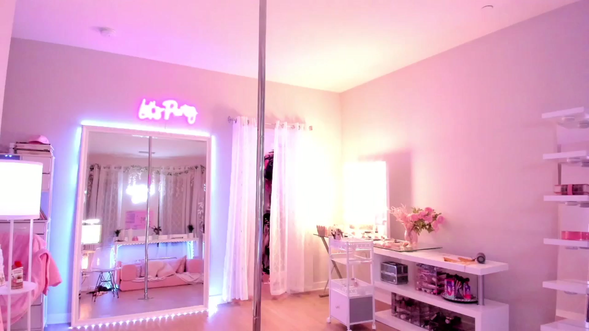 Gallery image thumbnail from BrinaNellie_'s myfreecams stream on, 04/20/2026, 05:38 image 18 of 20