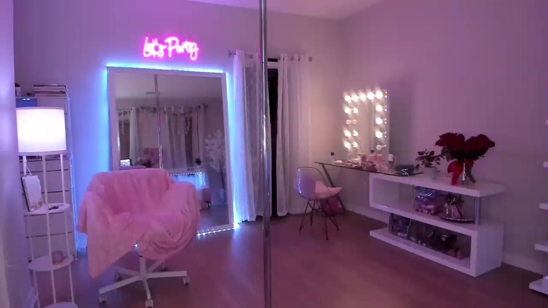 Gallery image thumbnail from BrinaNellie_'s myfreecams stream on, 05/07/2026, 06:51 image 8 of 20