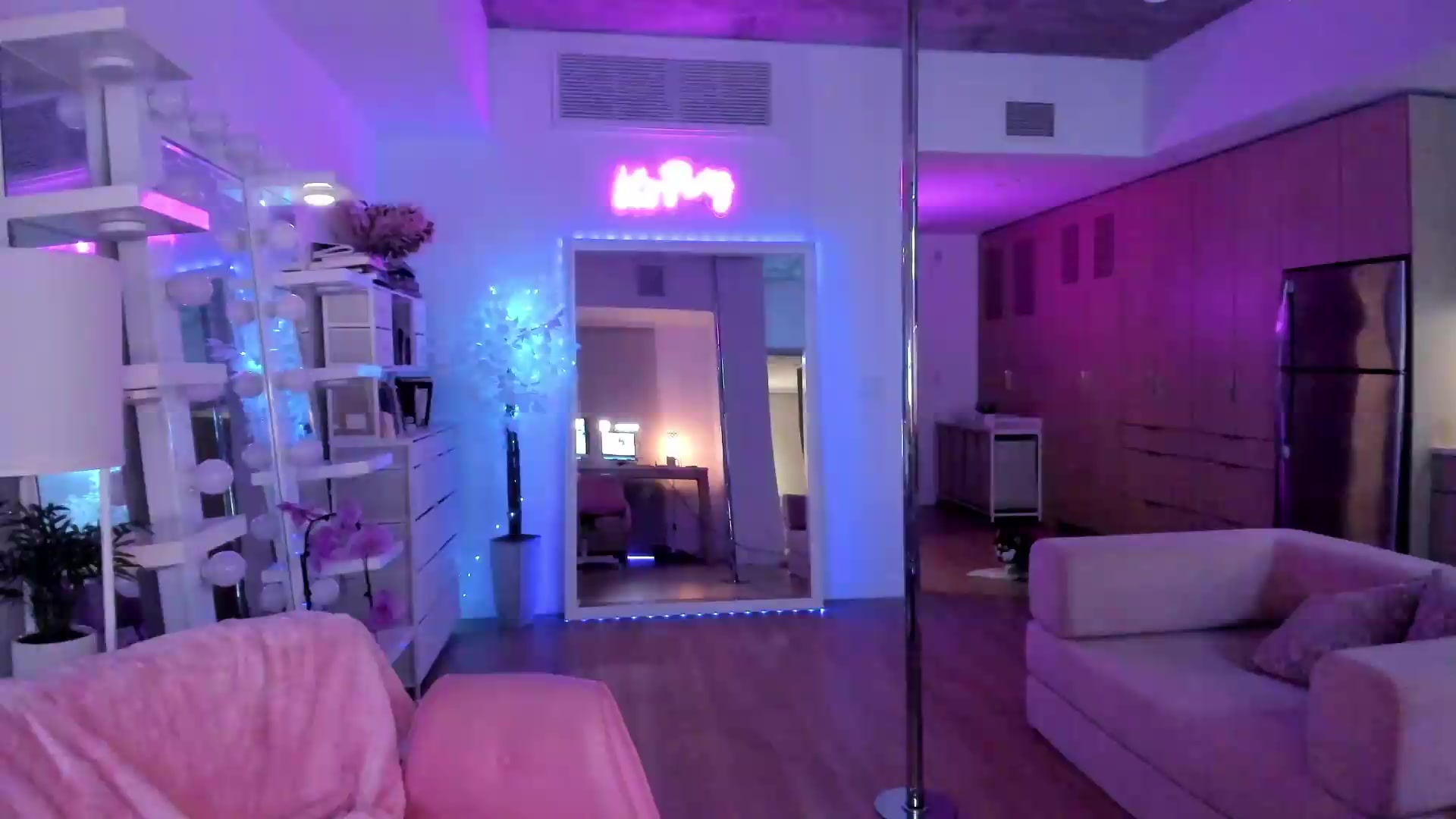 Gallery image thumbnail from BrinaNellie_'s myfreecams stream on, 08/27/2026, 08:25 image 14 of 20