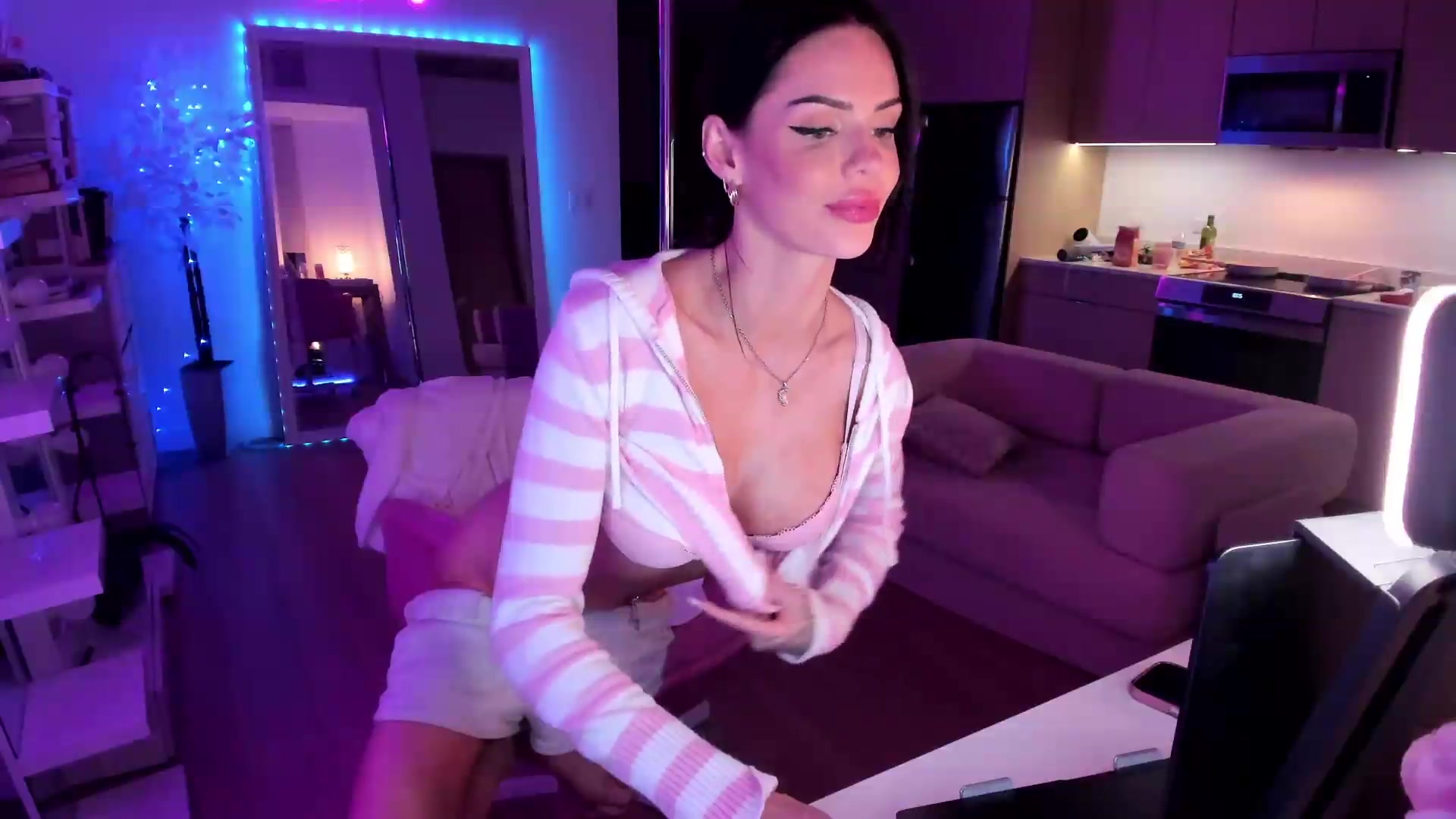 Gallery image thumbnail from BrinaNellie_'s myfreecams stream on, 09/14/2026, 06:18 image 8 of 20