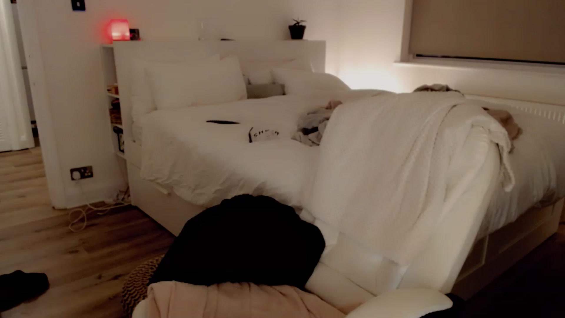 Gallery image thumbnail from BritHousewife's myfreecams stream on, 11/22/2022, 16:51 image 4 of 20