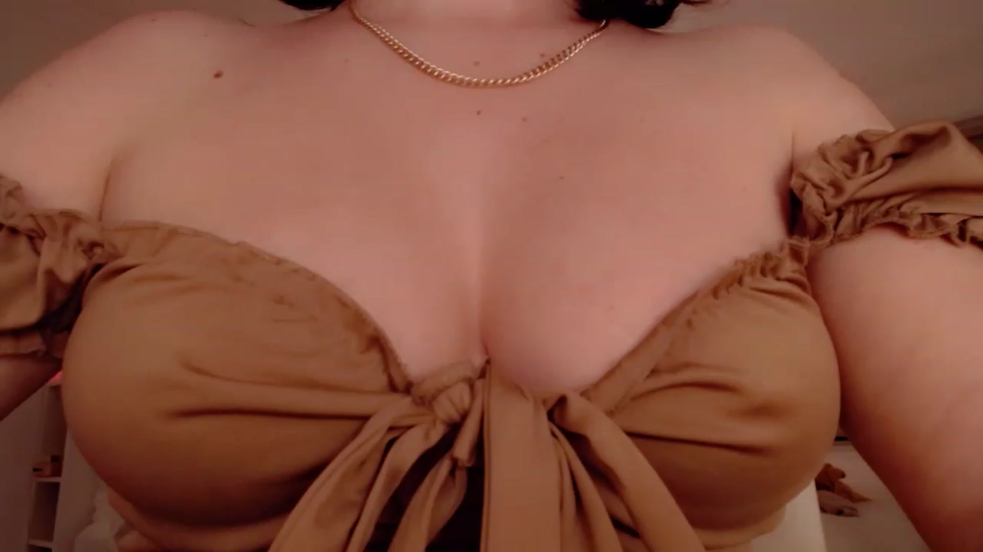 Gallery image thumbnail from BritHousewife's myfreecams stream on, 12/06/2022, 17:38 image 17 of 20