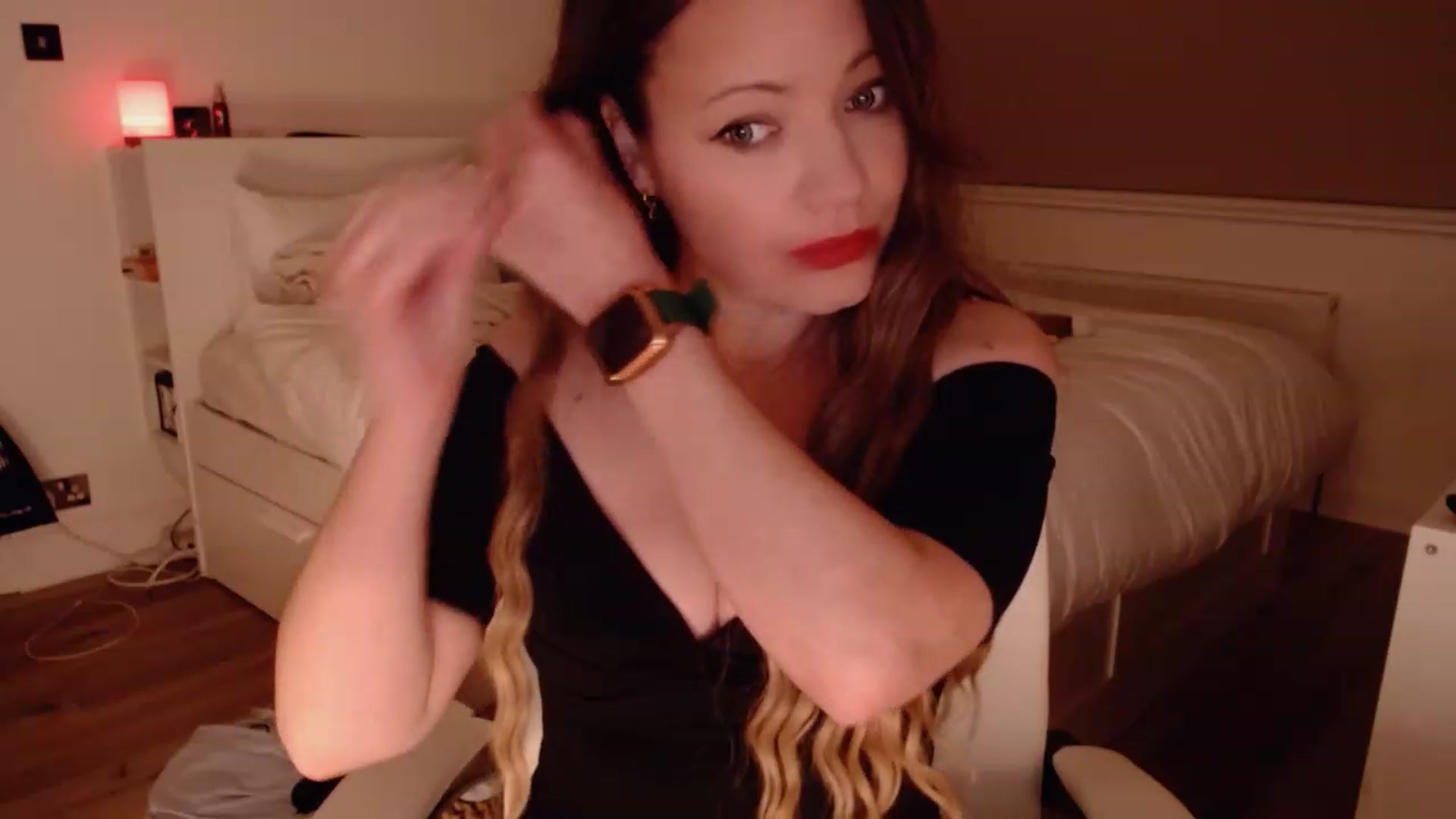 Gallery image thumbnail from BritHousewife's myfreecams stream on, 12/07/2022, 17:38 image 10 of 20