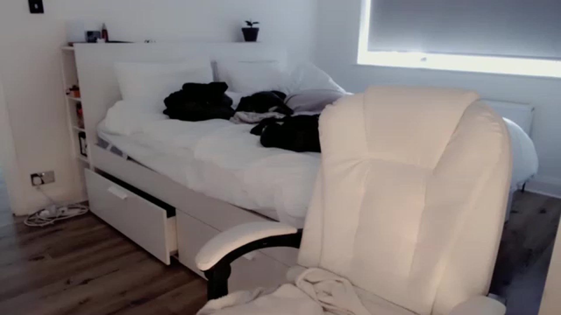 Gallery image thumbnail from BritHousewife's myfreecams stream on, 12/15/2022, 13:13 image 19 of 20