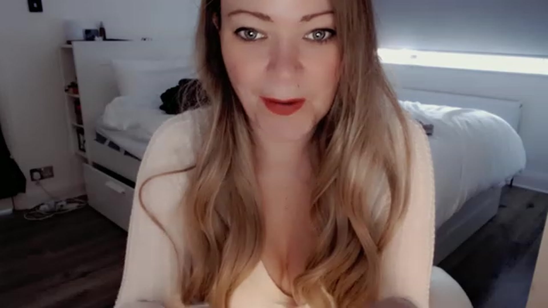 Gallery image thumbnail from BritHousewife's myfreecams stream on, 12/15/2022, 13:13 image 14 of 20