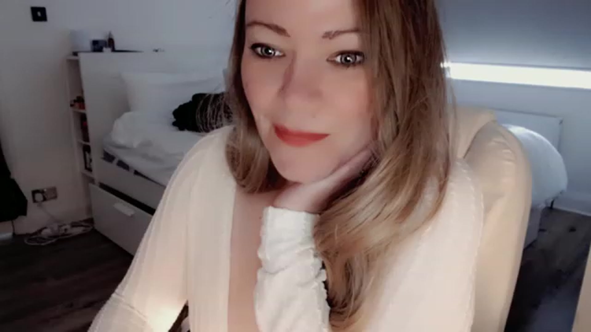 Gallery image thumbnail from BritHousewife's myfreecams stream on, 12/15/2022, 13:13 image 7 of 20