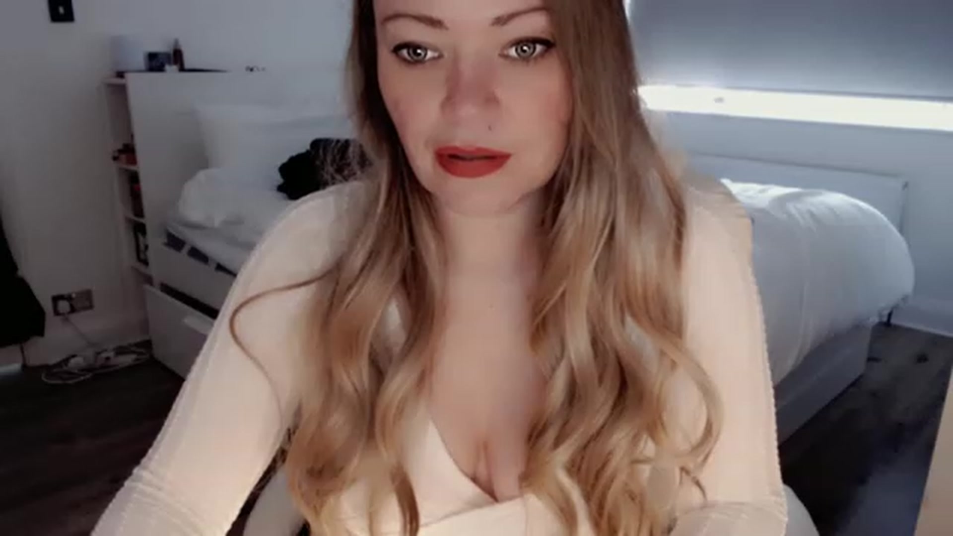 Gallery image thumbnail from BritHousewife's myfreecams stream on, 12/15/2022, 13:13 image 13 of 20