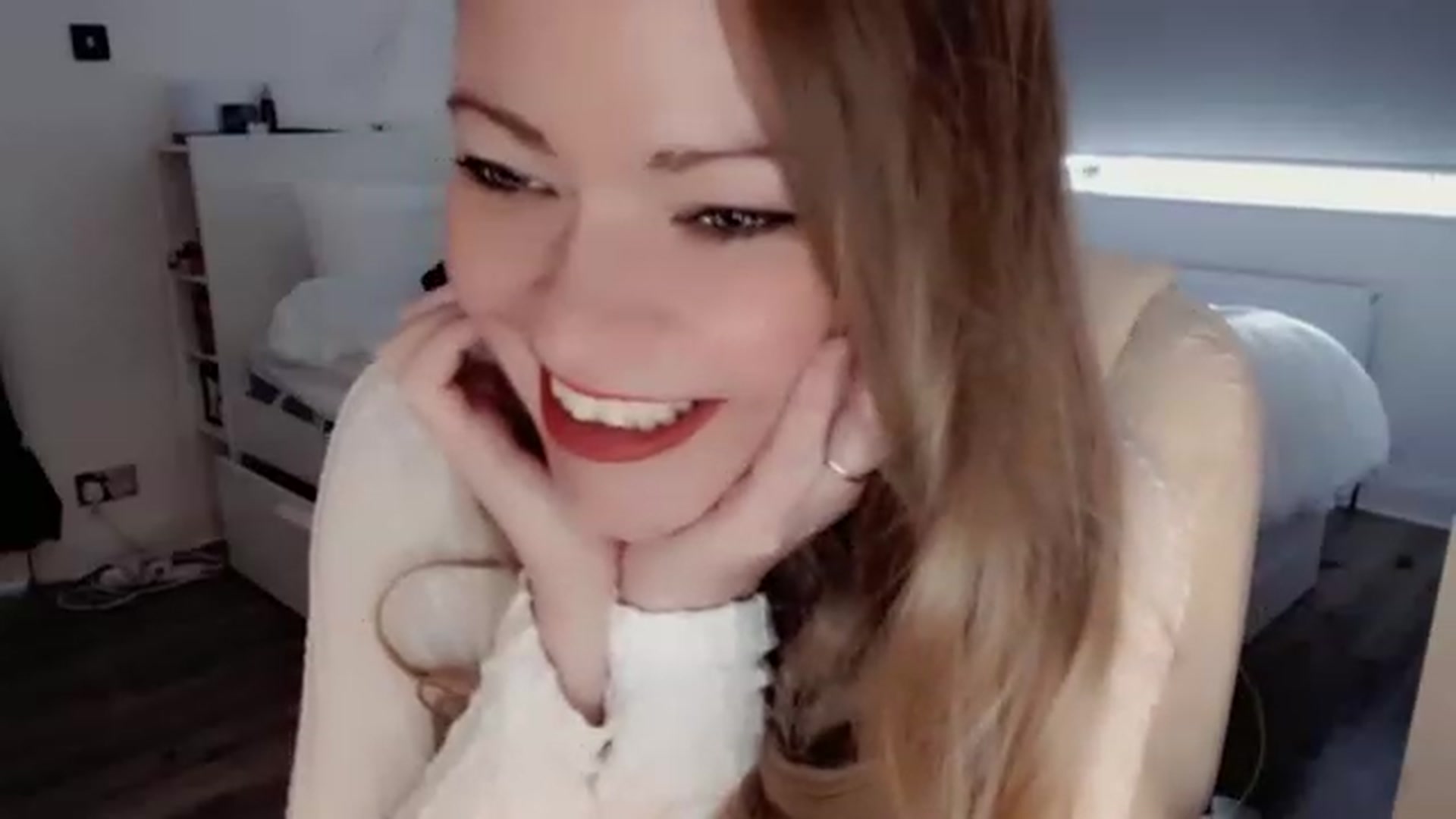 Gallery image thumbnail from BritHousewife's myfreecams stream on, 12/15/2022, 13:44 image 10 of 20