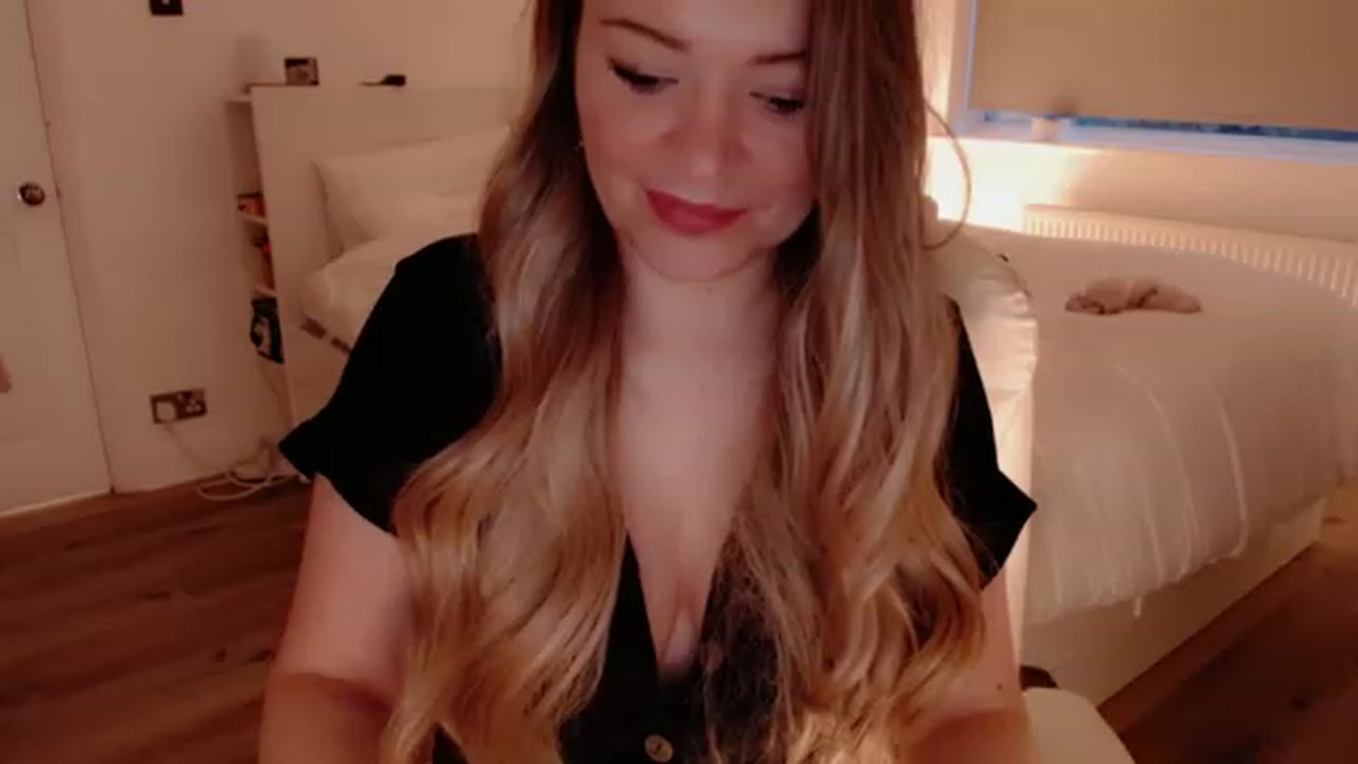 Gallery image thumbnail from BritHousewife's myfreecams stream on, 12/30/2022, 16:33 image 8 of 20
