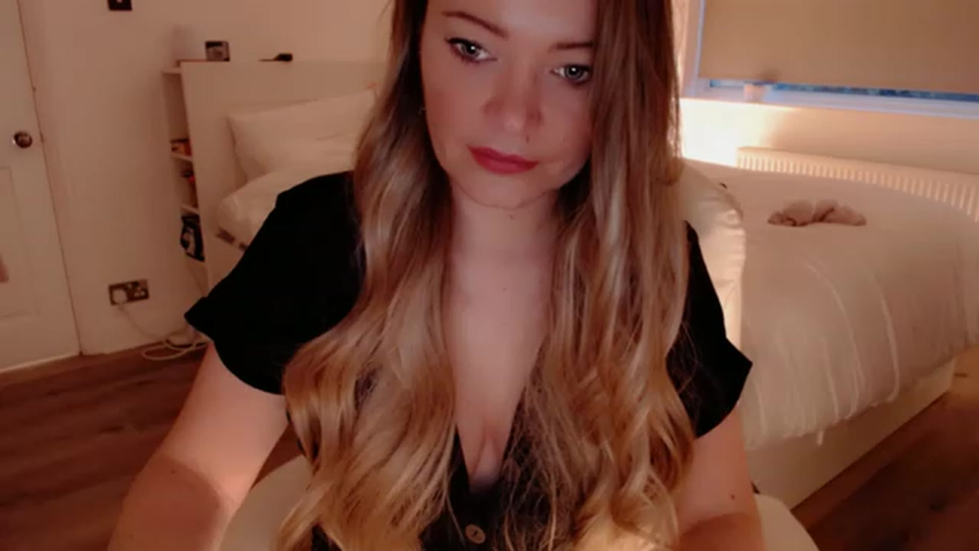 Gallery image thumbnail from BritHousewife's myfreecams stream on, 12/30/2022, 16:33 image 7 of 20