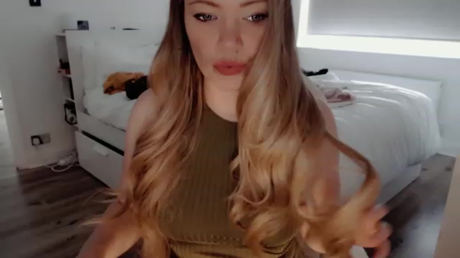 Gallery image thumbnail from BritHousewife's myfreecams stream on, 01/05/2023, 11:54 image 16 of 20