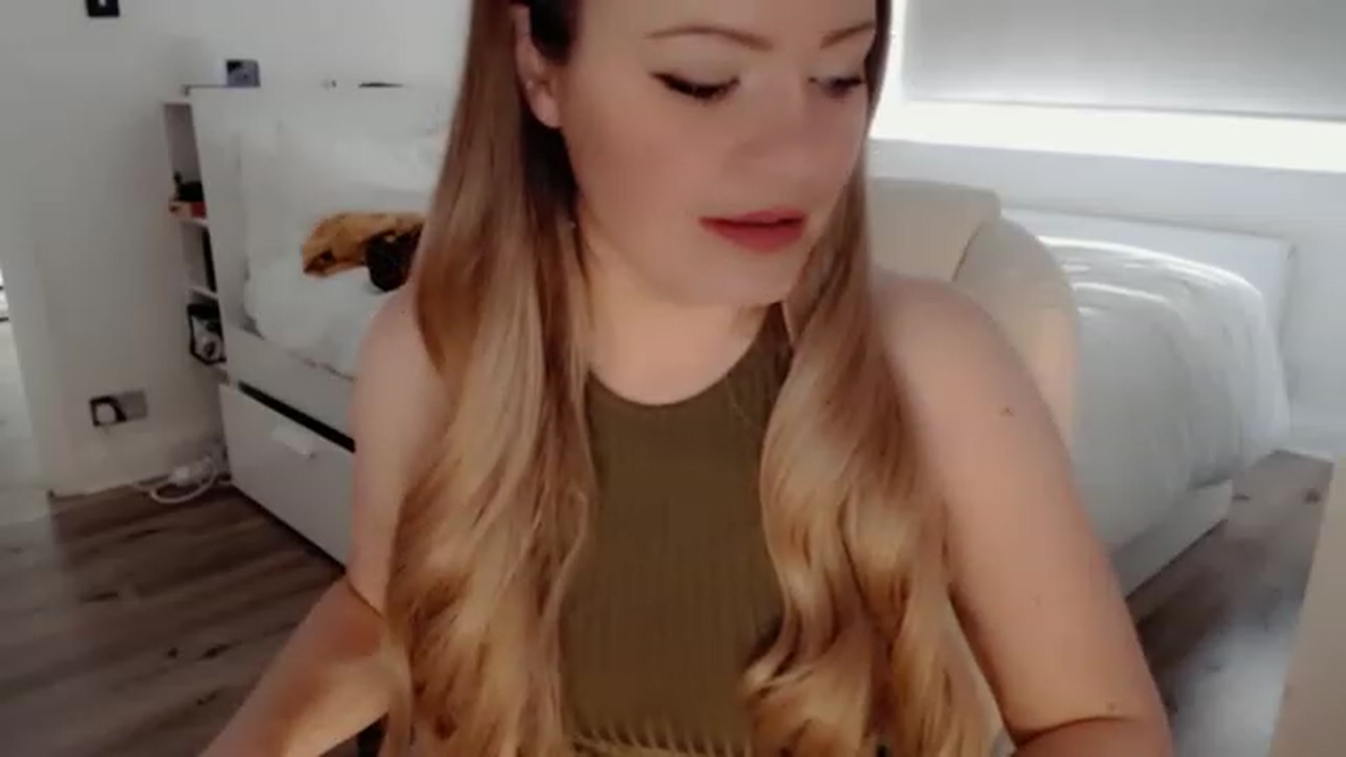 Gallery image thumbnail from BritHousewife's myfreecams stream on, 01/05/2023, 11:54 image 14 of 20