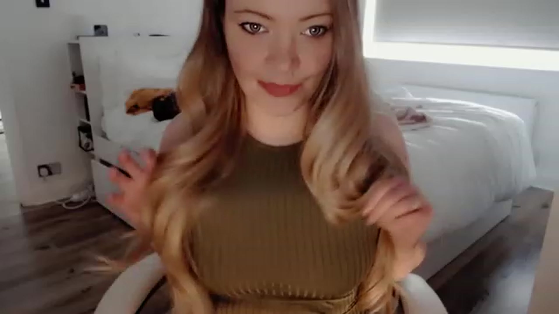 Gallery image thumbnail from BritHousewife's myfreecams stream on, 01/05/2023, 11:54 image 17 of 20