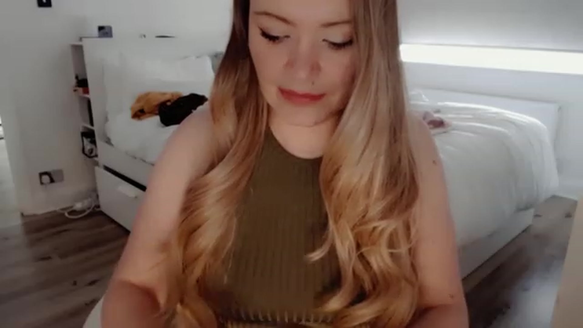 Gallery image thumbnail from BritHousewife's myfreecams stream on, 01/05/2023, 11:54 image 15 of 20